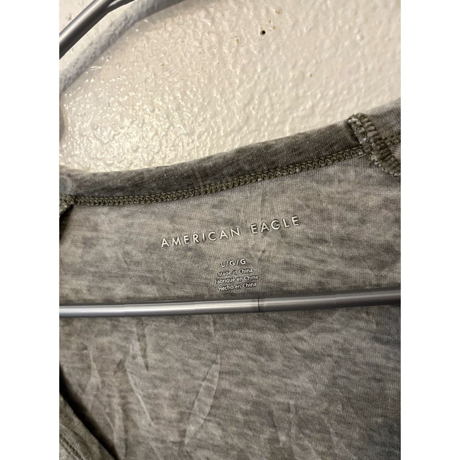 American Eagle Outfitters American Eagle Womens V Neck Tee Size Large Camo Green S/S Size L / US 10 / IT 46 - 3 Thumbnail