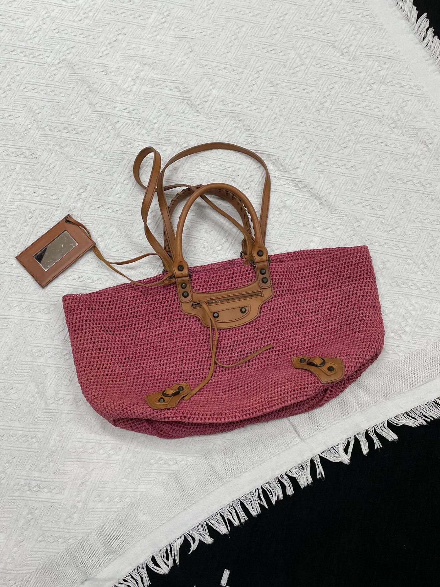 Balenciaga Balenciaga Pink Woven Handbag/Shoulder Bag Size ONE SIZE - 1 Thumbnail