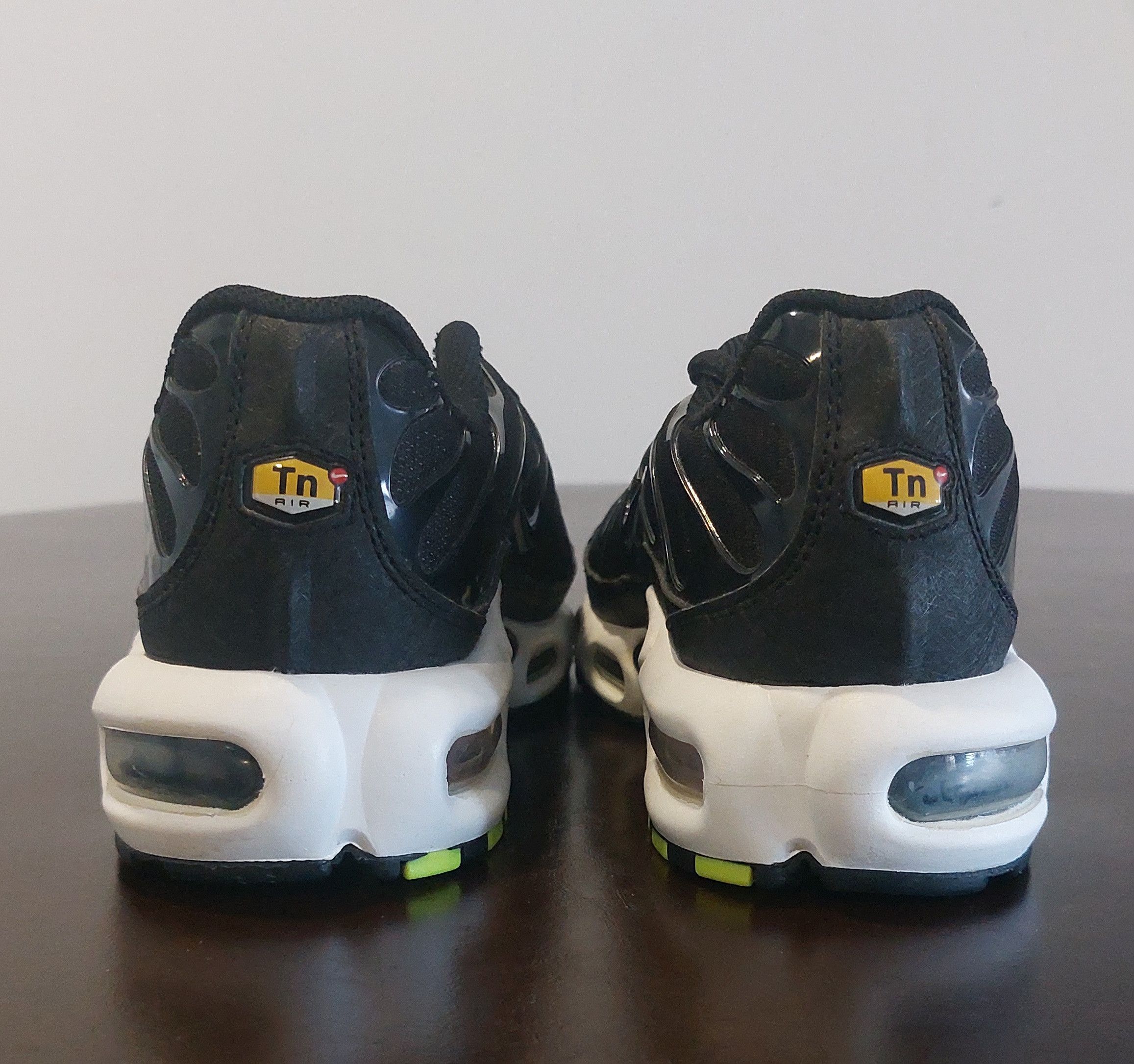 Nike Nike Air Max Plus Black Volt Just Do It Size US 6 / EU 39 - 6 Thumbnail