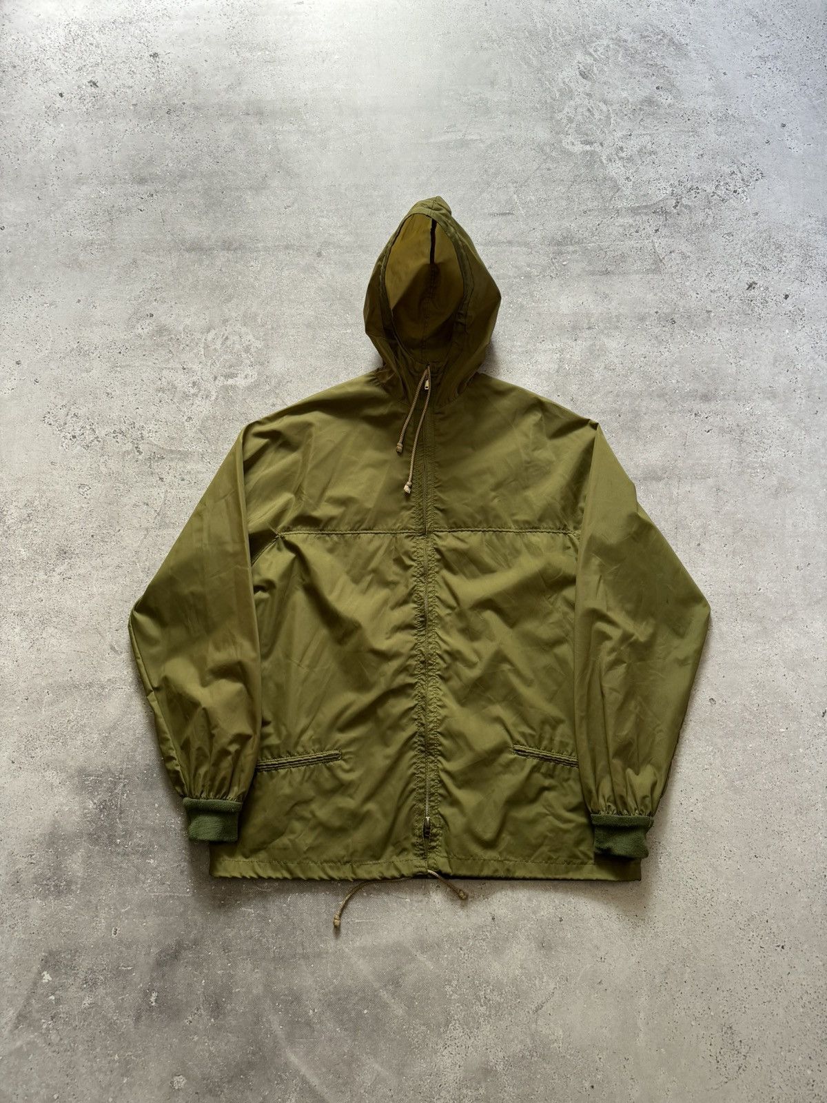 image of Antique x Vintage 1950S Austrian Heller Sport Zipp Zipper Light Rain Jacket in Khaki Green (Size Sm