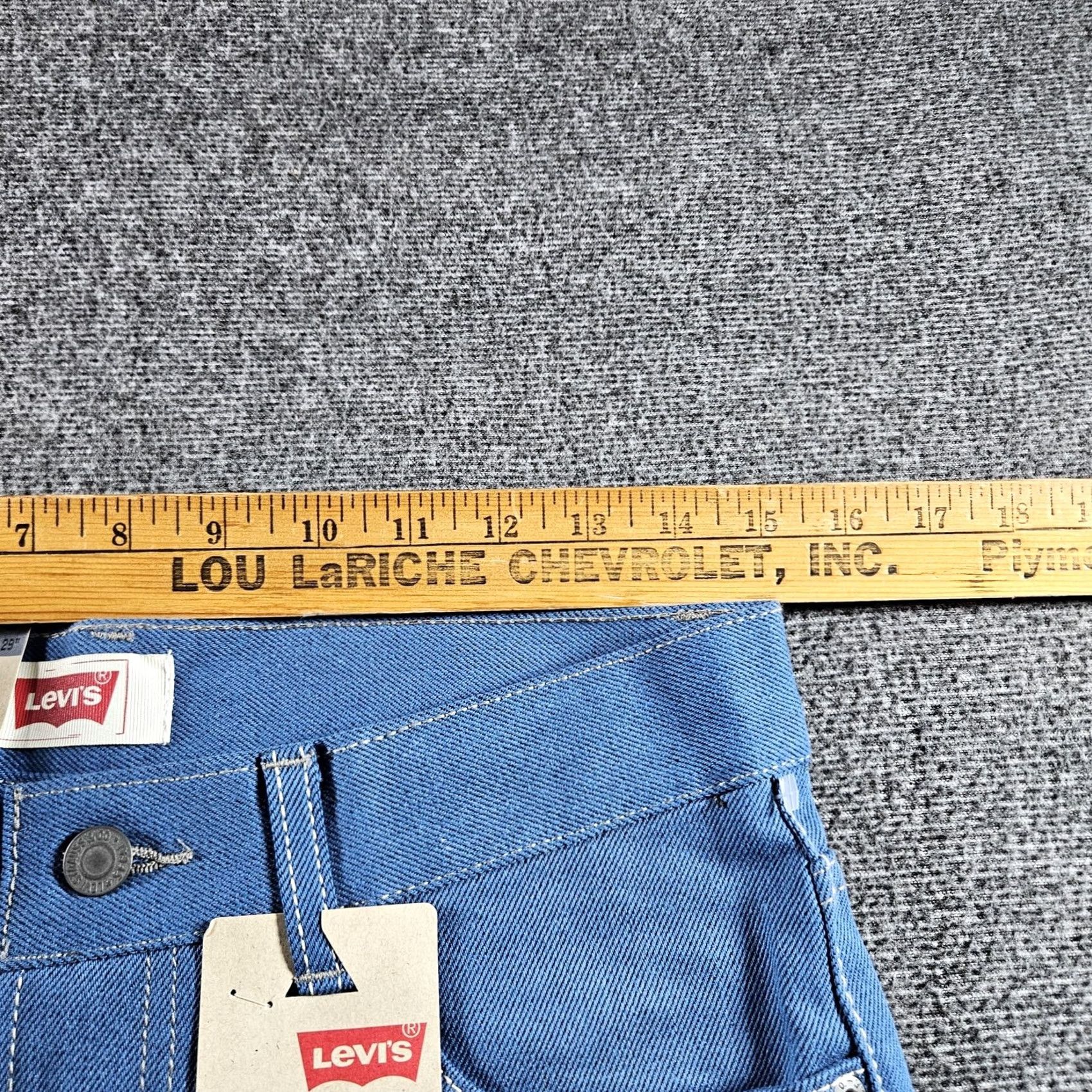Levi's Levi's 505 Bermuda Shorts Women 18 Regular Fit Denim Blue Flat Front Pockets Zip 9in Inseam Summer Casual Vintage No Size 40" / US 18 - 4 Thumbnail