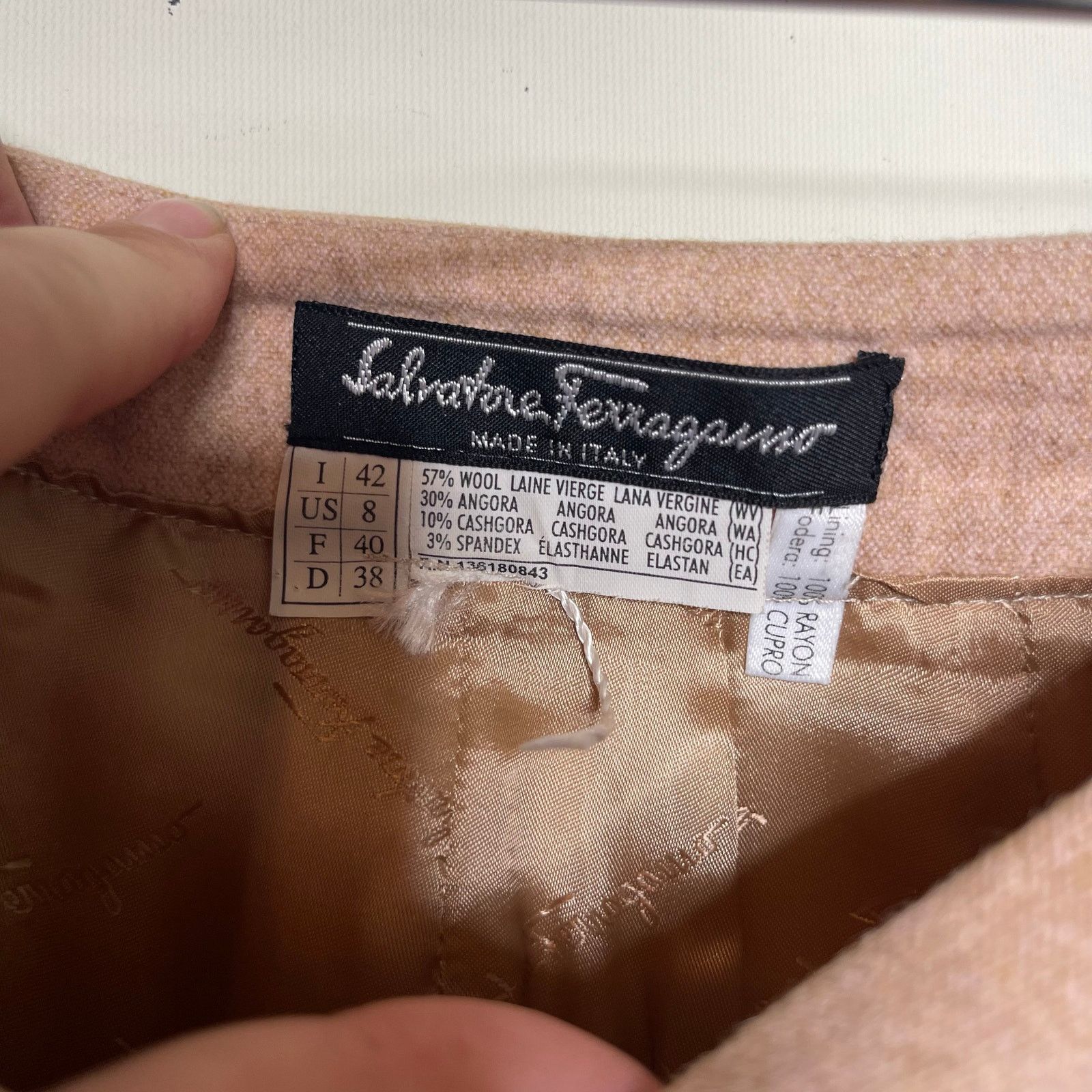 Salvatore Ferragamo Salvatore Ferragamo cream wool angora pencil classic skirt 8 Size 30" / US 8 / IT 44 - 2 Thumbnail