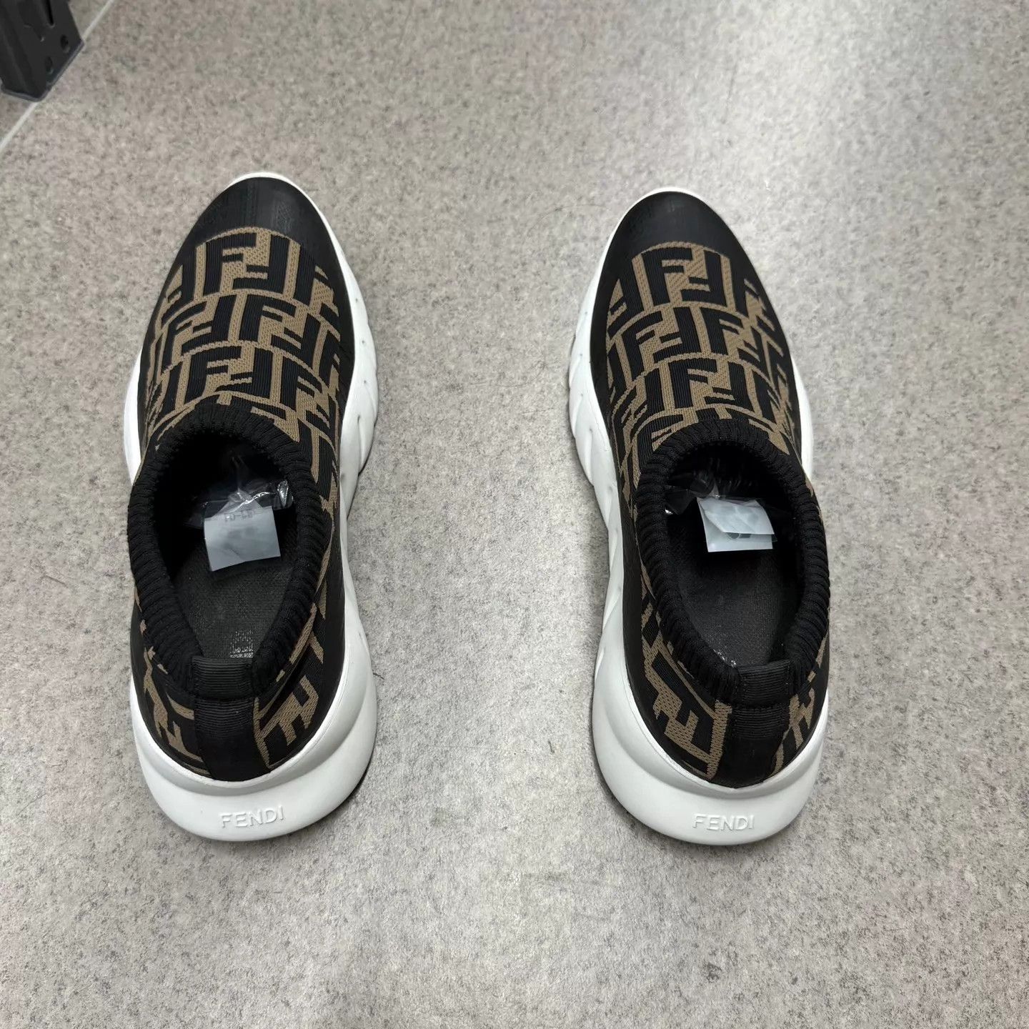 Fendi Fendi FF print casual sneakers US9/43 2x worn mint Size US 10 / EU 43 - 8 Thumbnail