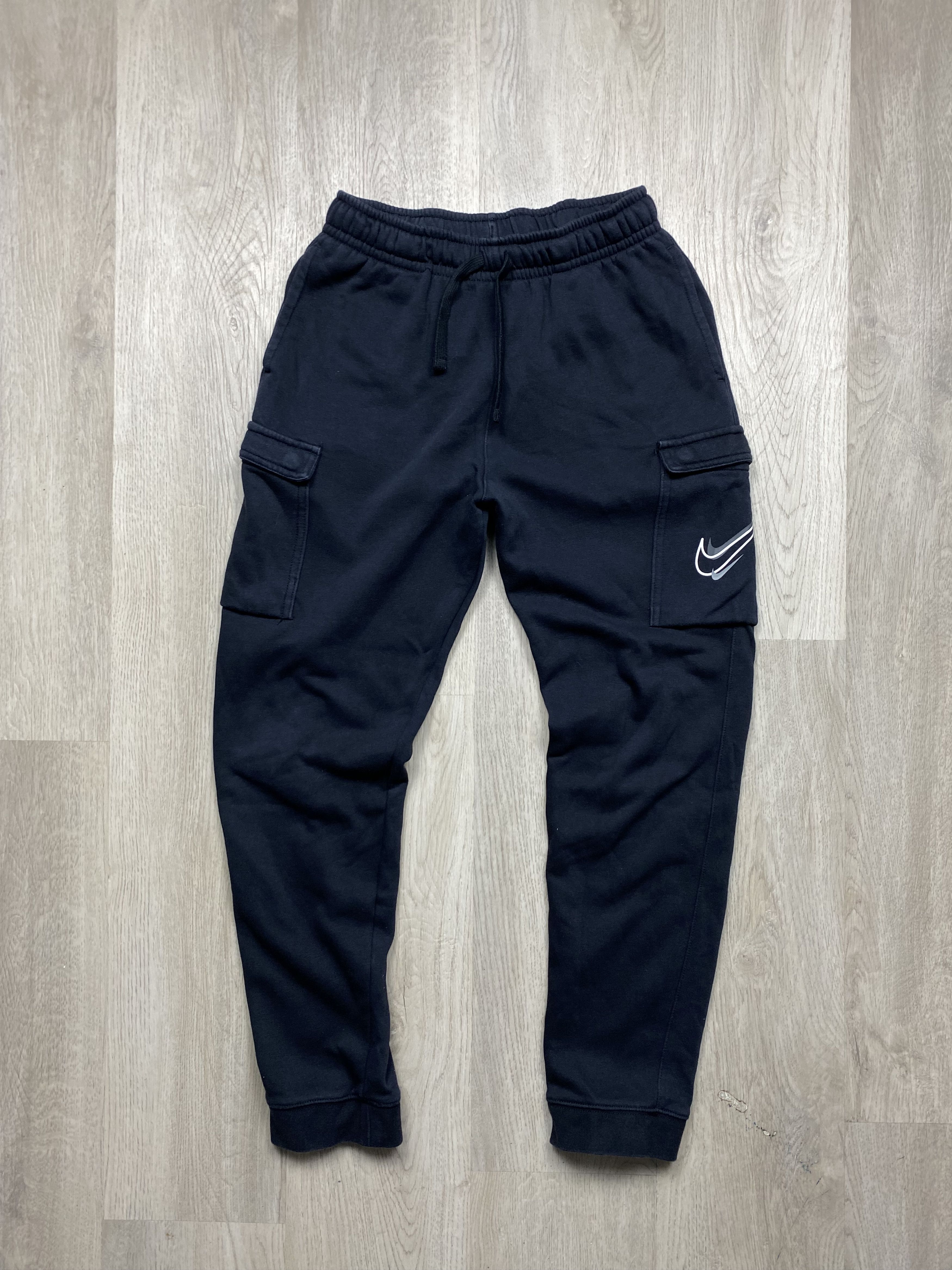 Nike air print pack discount cuffed cargo joggers in black