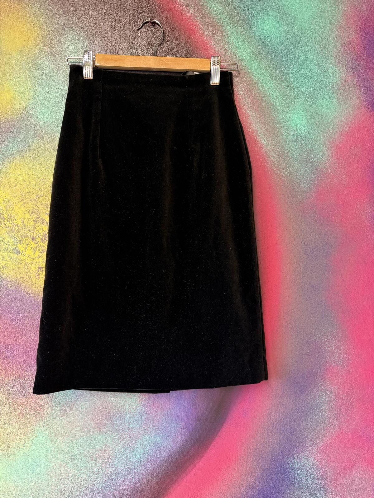 Other Laura Ashley black velvet midi skirt in size uk 8 Size 27" / US 4 / IT 40 - 1 Thumbnail