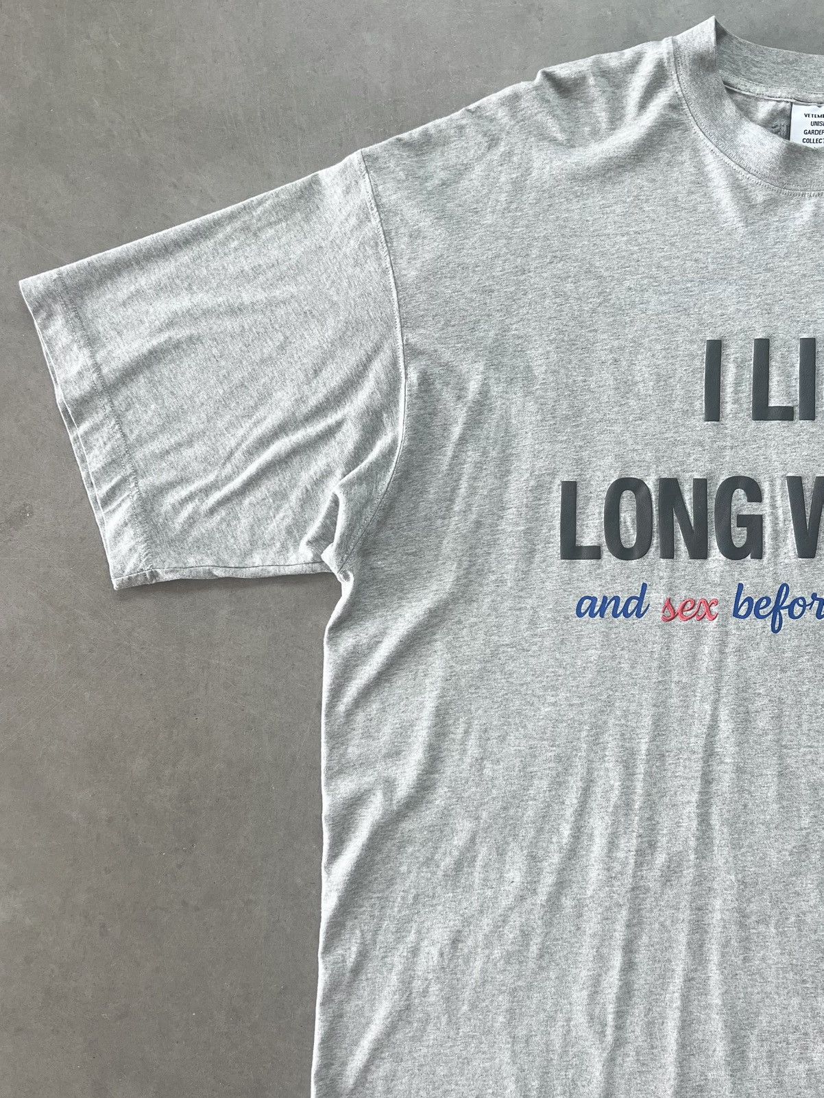 Vetements ❤️‍🔥 2018 I LIKE LONG WALKS - LONELY HEARTS / WANT TO DATE ME? Size US L / EU 52-54 / 3 - 7 Thumbnail