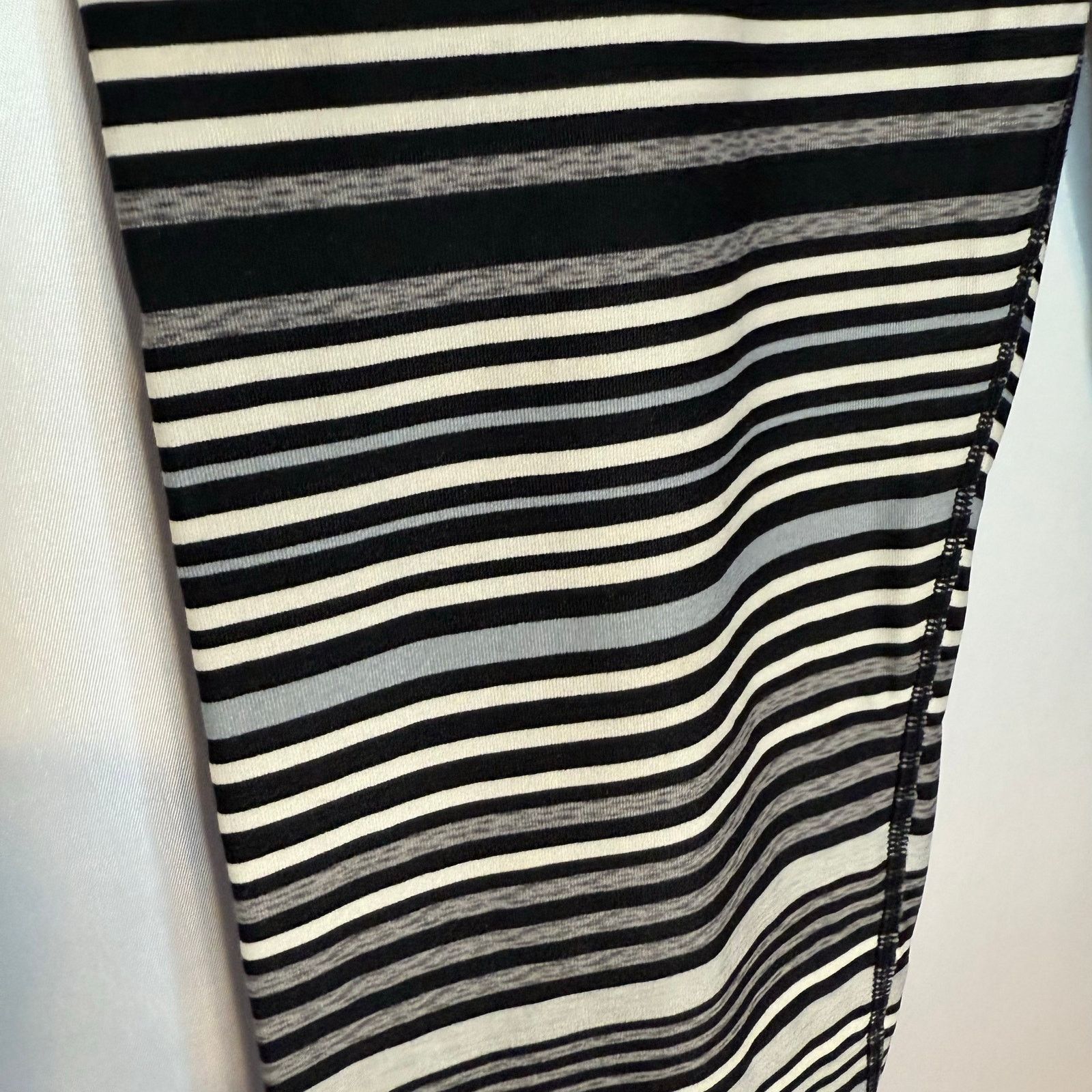 Calvin Klein Calvin Klein Striped Leggings M Womens Athletic Ankle Ruched Size 30" / US 8 / IT 44 - 2 Thumbnail