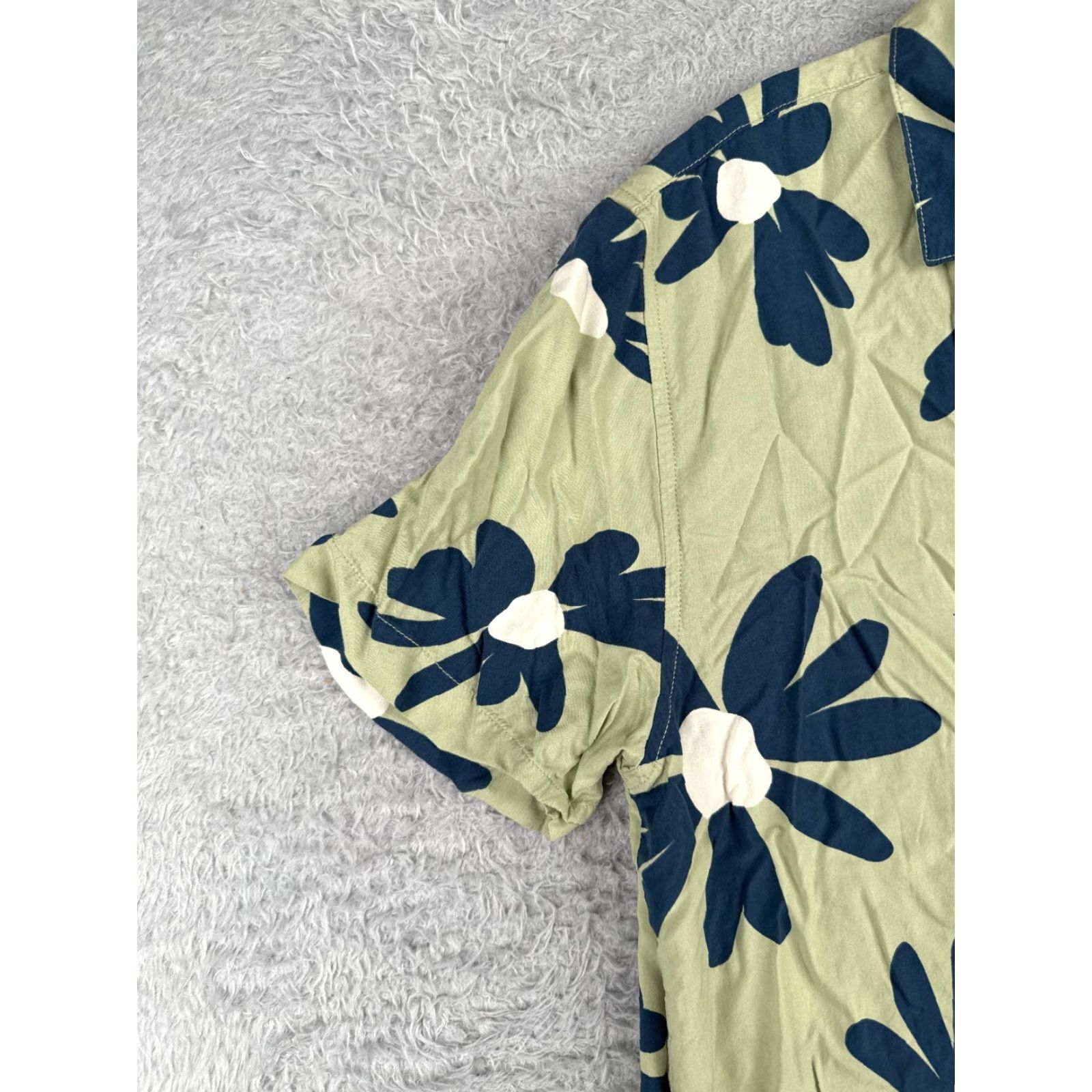 Vintage Original Use Shirt Adult Medium Green Floral Hawaiian 100% Rayon Button Up Size US M / EU 48-50 / 2 - 3 Thumbnail