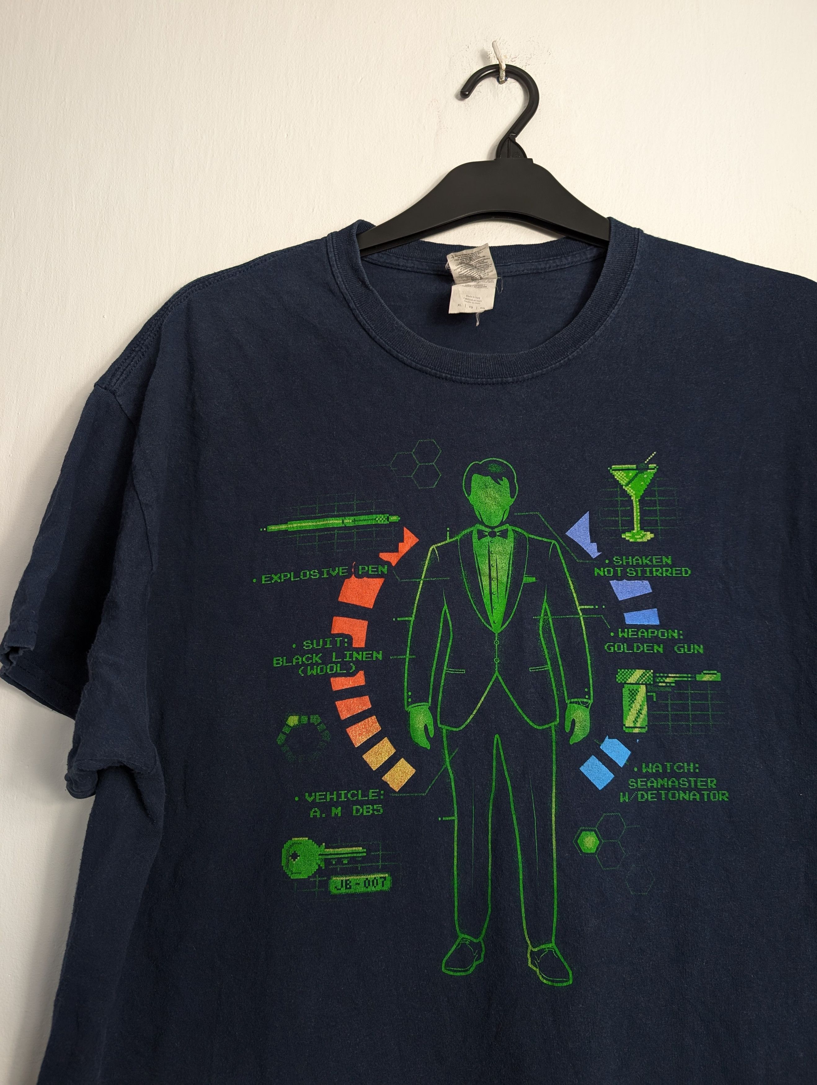 Vintage James Bond 007 "Dressed To Kill" Graphic Movie T-Shirt Size US XL / EU 56 / 4 - 2 Thumbnail