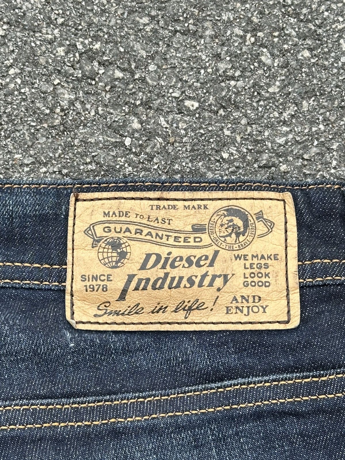 Diesel DIESEL 'Only The Brave' - MENS VINTAGE BLUE DENIM JEANS. Size US 30 / EU 46 - 21 Thumbnail