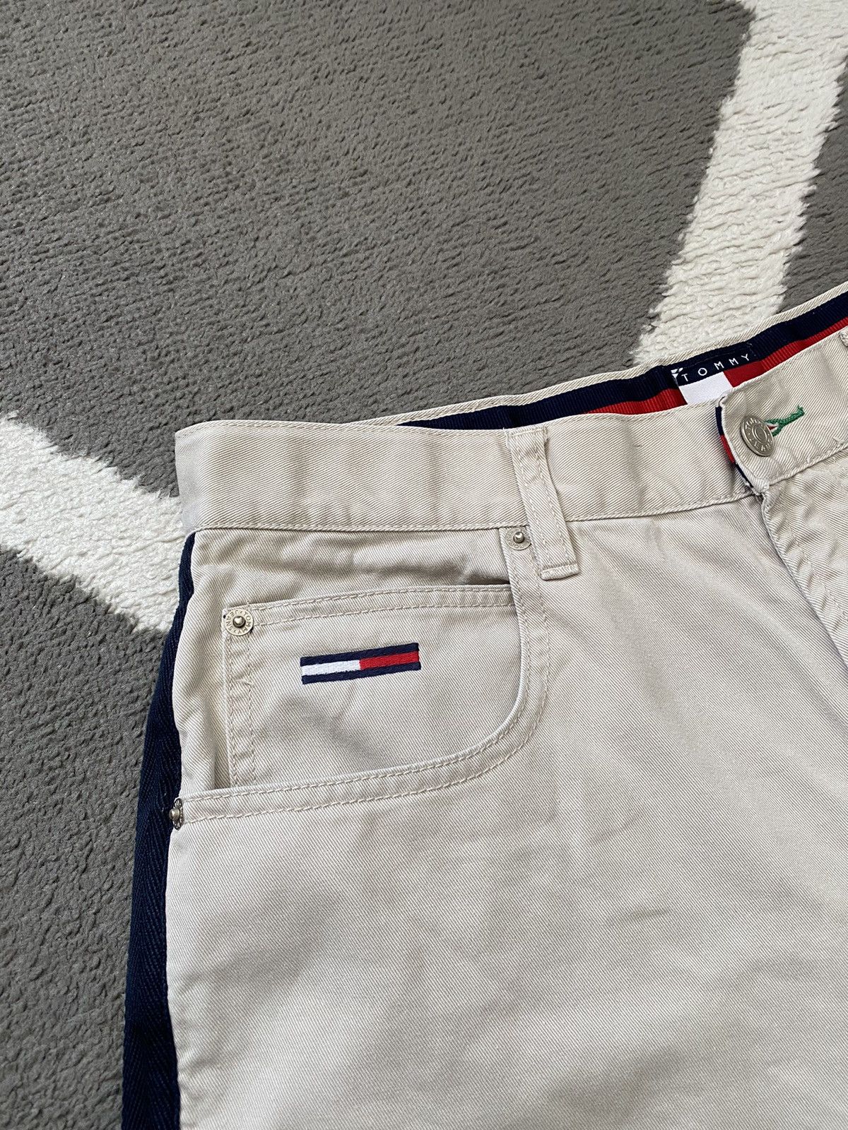 Tommy Hilfiger × Vintage Vintage Y2K Tommy Hilfiger baggy jorts shorts Size US 33 - 6 Thumbnail