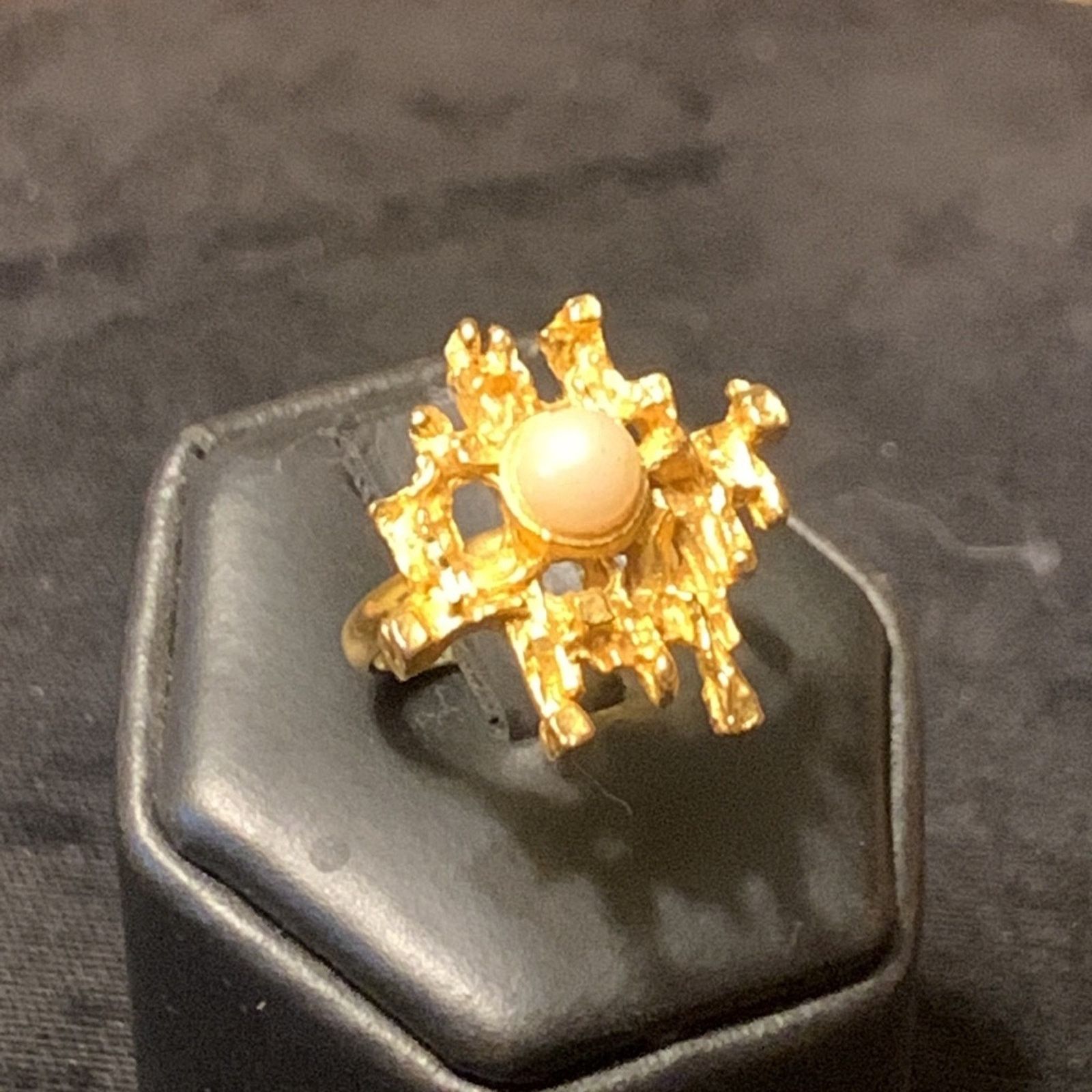 Vintage 70’s brutalist modernist adjustable golden ring faux pearl Size ONE SIZE - 4 Thumbnail