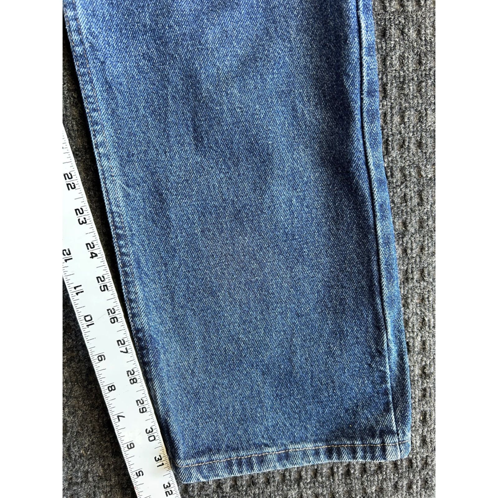 Wrangler VINTAGE Wrangler Regular Jeans 32 x 22 Distressed Blue Denim 5-Pocket 96501MR Mens Waist 32 Inseam 32 Straight Style Regular Fit Work Denim jeans Size US 32 / EU 48 - 5 Thumbnail