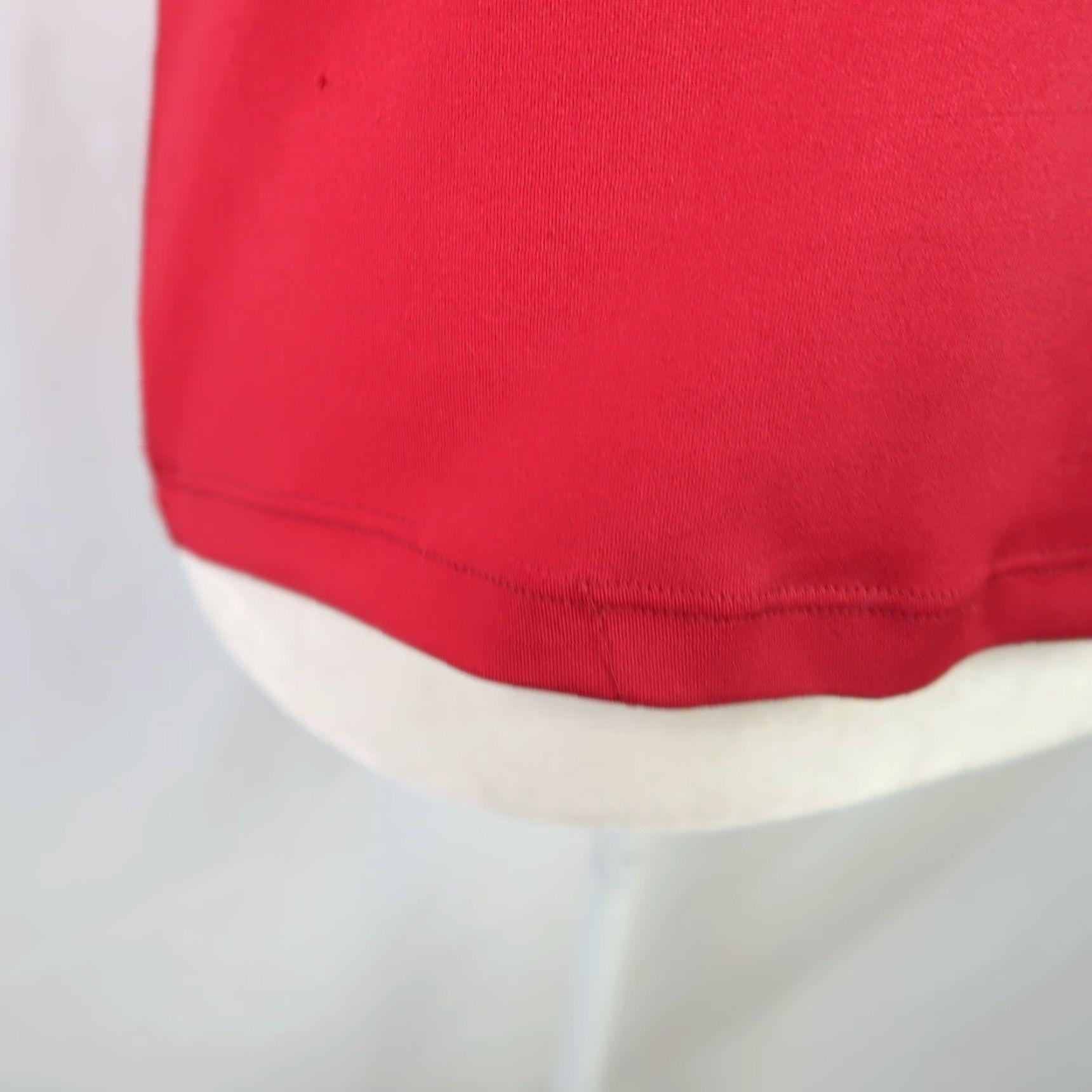 Vintage VINTAGE 90s Rave City Tank Top Womens S Red Scoop Neck Sleeveless Polyester Basic Casual 90s Theme Size S / US 4 / IT 40 - 7 Thumbnail