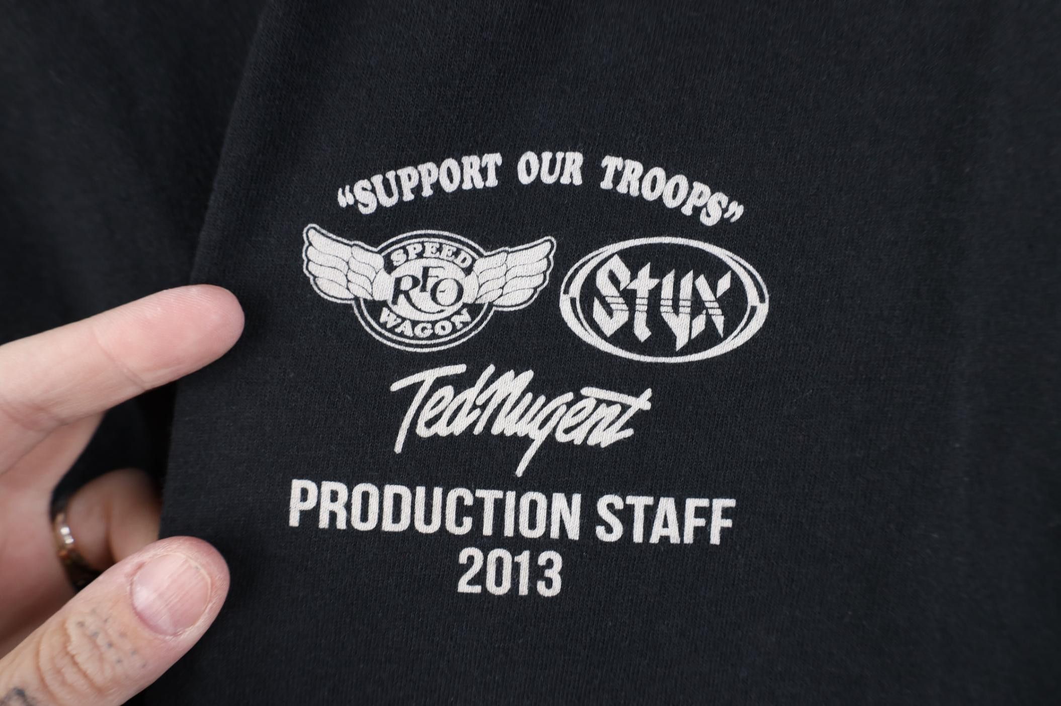 Vintage Vintage Y2K 2013 Production Staff Ted Nugent Wagon T-Shirt Size US L / EU 52-54 / 3 - 4 Thumbnail