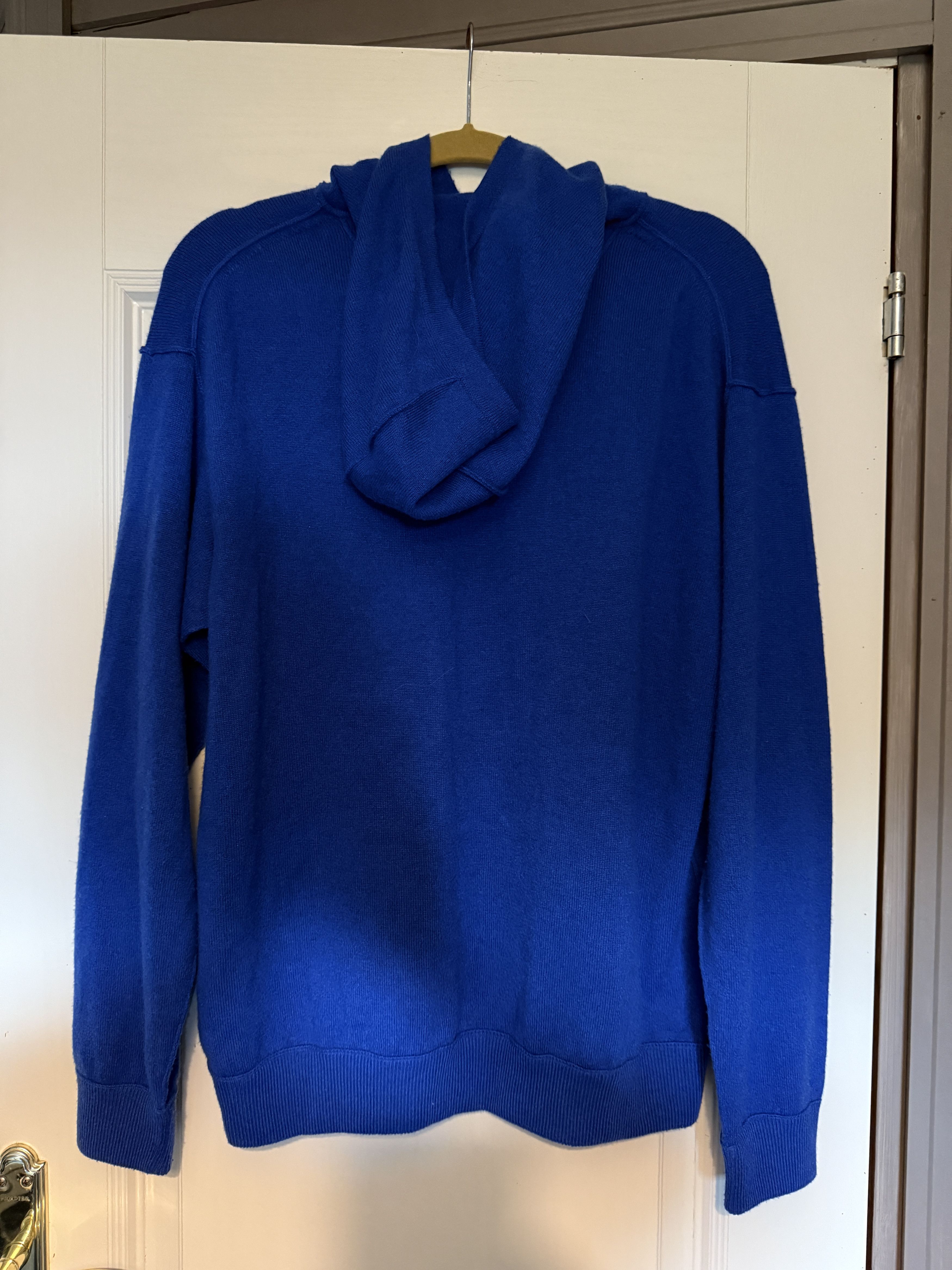 Louis Vuitton Louis Vuitton 100% Cashmere Hoodie – Size M – Blue Size US M / EU 48-50 / 2 - 2 Thumbnail