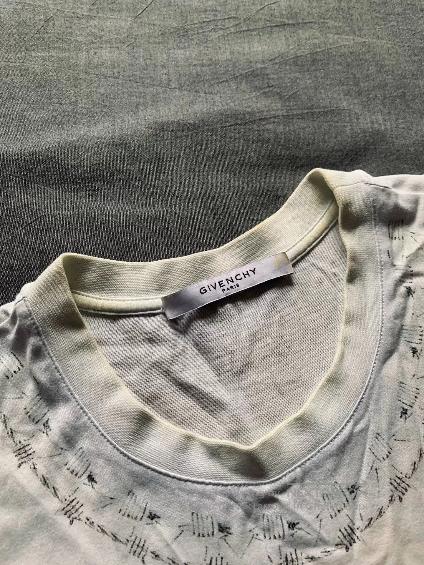 Givenchy Givenchy White Printed Short. Size US S / EU 44-46 / 1 - 3 Thumbnail