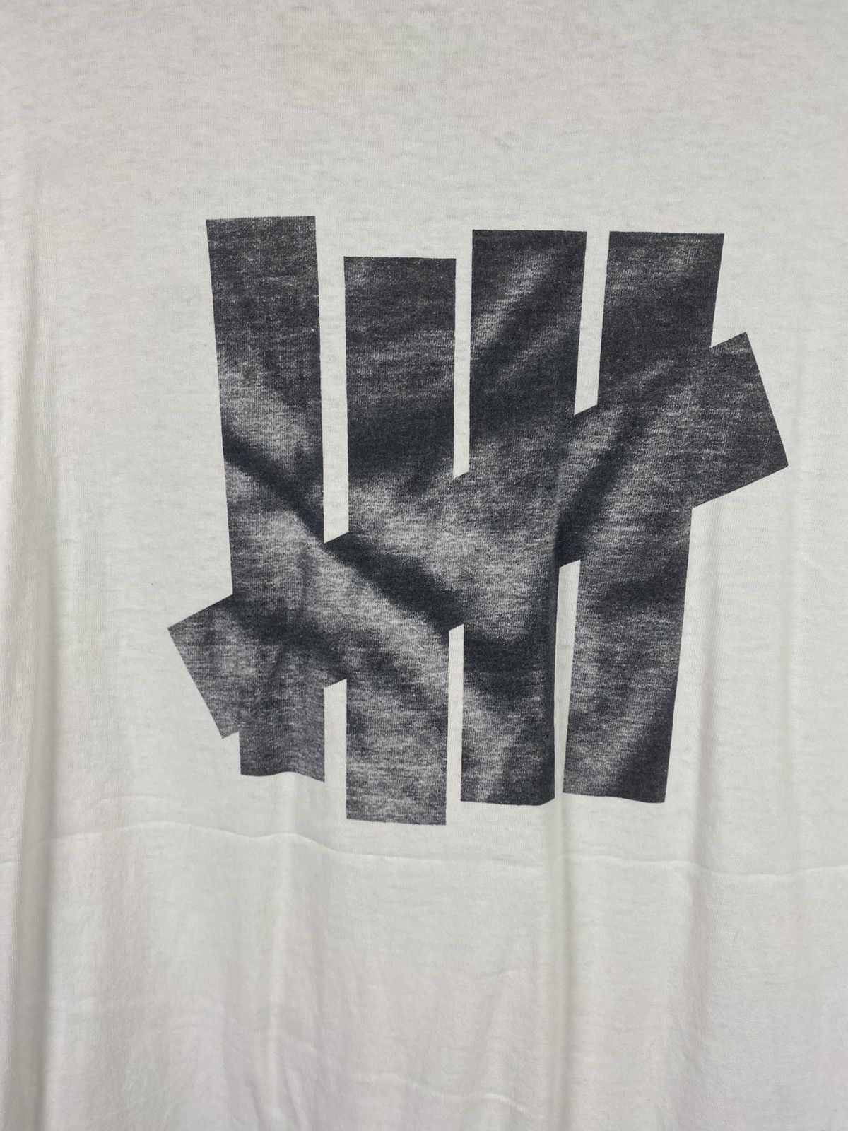 Undefeated Vintage Undefeated Distress Backhit logo Tshirt Size US XL / EU 56 / 4 - 4 Thumbnail