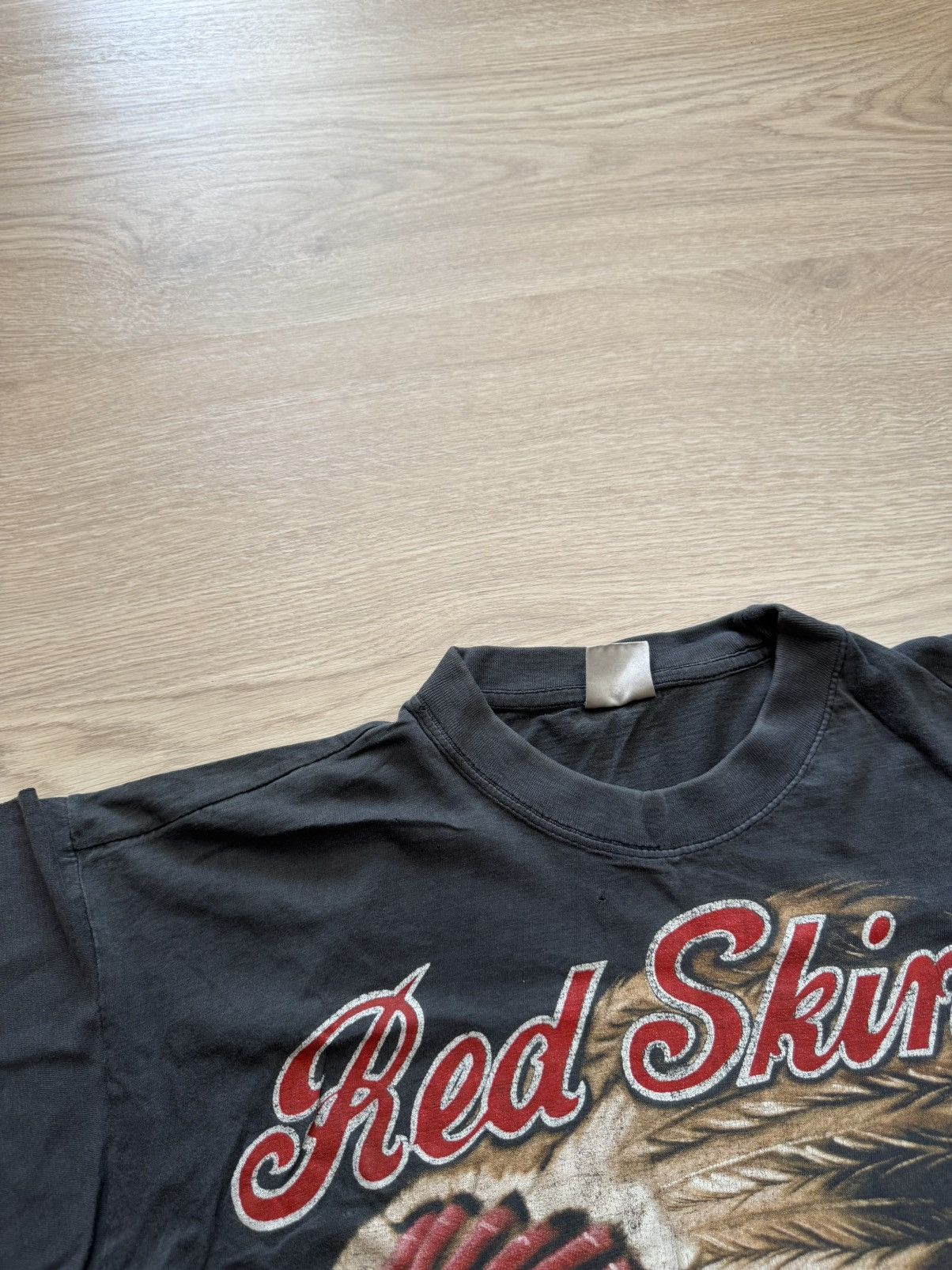 Vintage Vintage 90’s Indian Motorcycle Red Skin Distressed T-Shirt Size US S / EU 44-46 / 1 - 8 Thumbnail