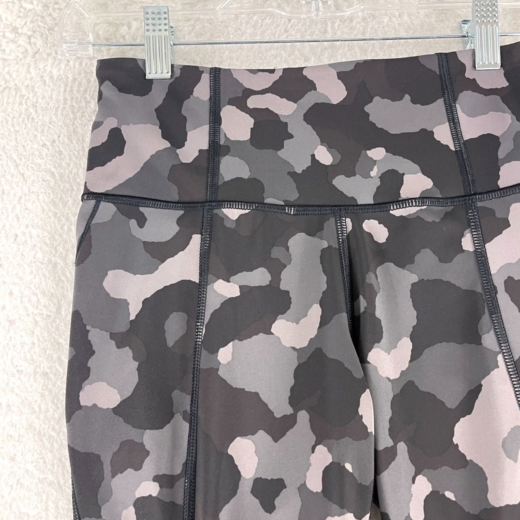 Athleta Athleta Leggings Womens XXS Black Lightning Camo 7/8 Tights Yoga Pull On Size 24" / US 00 / IT 34 - 4 Thumbnail