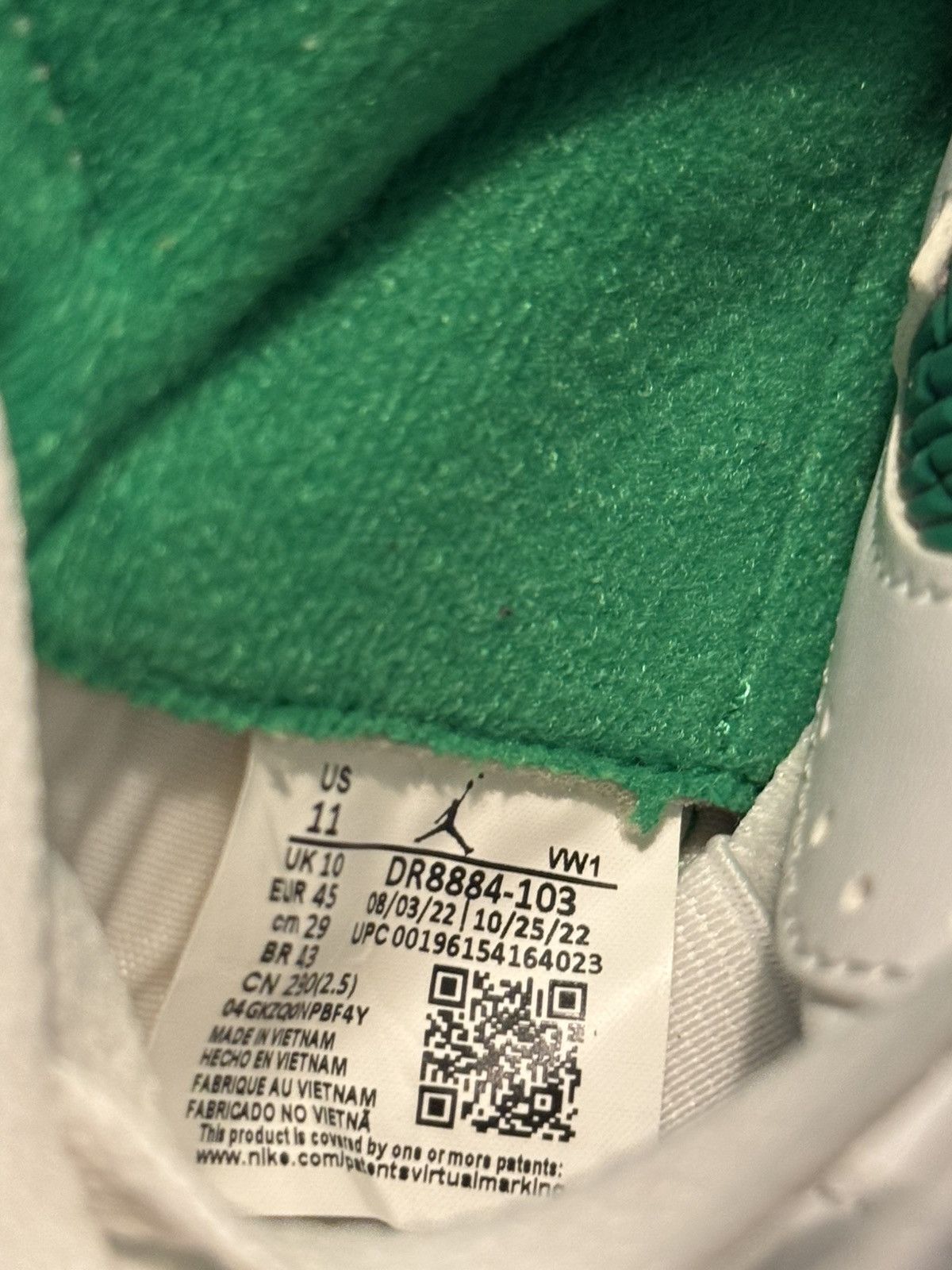 Jordan Brand AIR JORDAN 2 LUCKY GREEN🍀 Size US 11 / EU 44 - 7 Thumbnail