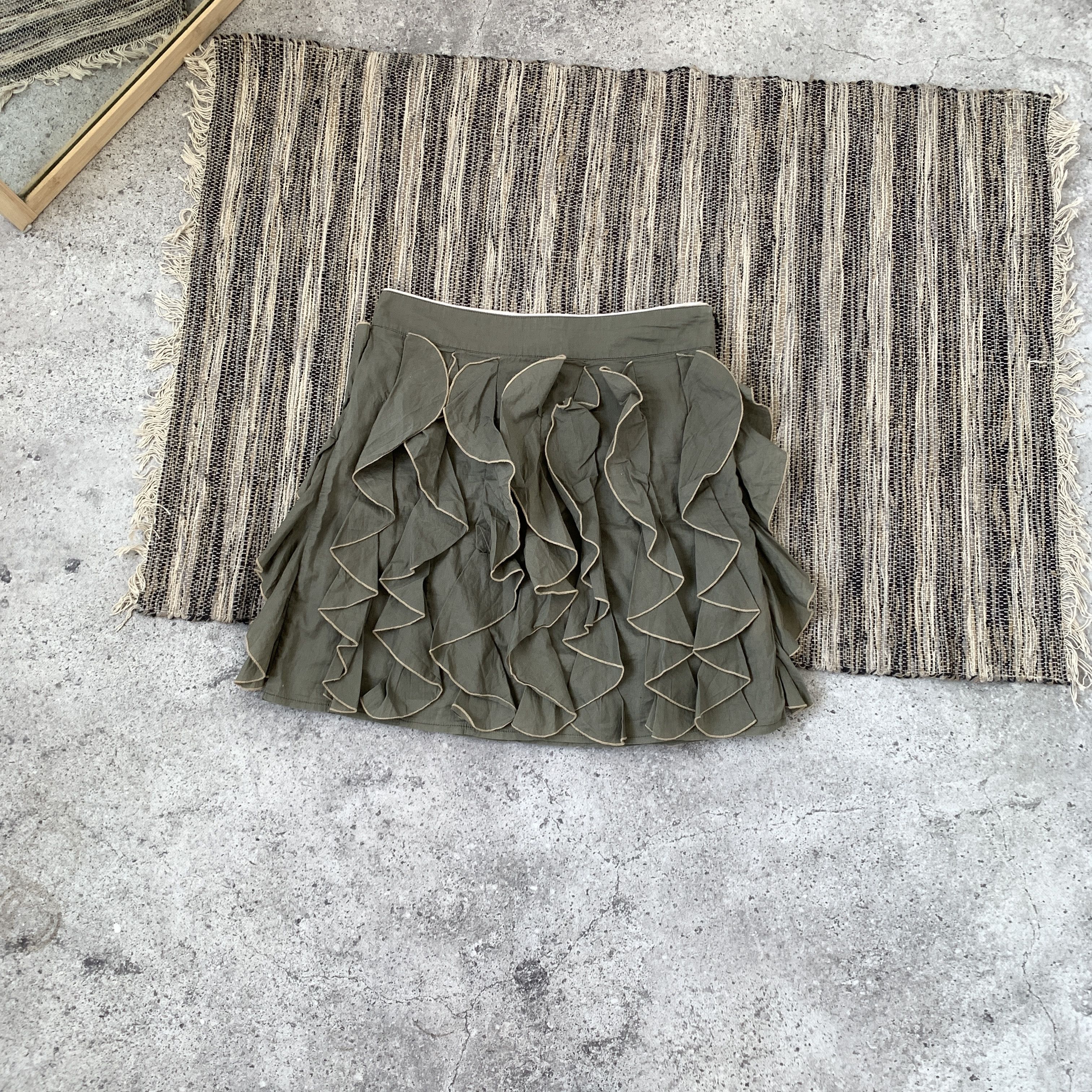 Japanese Brand Vintage Y2K Grunge Women's Khaki Olive Mini Skirt Size 27" / US 4 / IT 40 - 1 Thumbnail