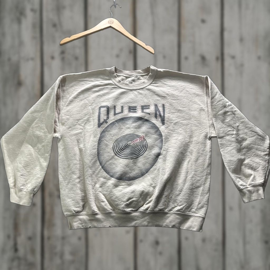 Vintage VINTAGE Queen Sweatshirt Mens XL Beige Tour 18 Band Graphic Crewneck Fleece Pullover Size US XL / EU 56 / 4 - 1 Thumbnail
