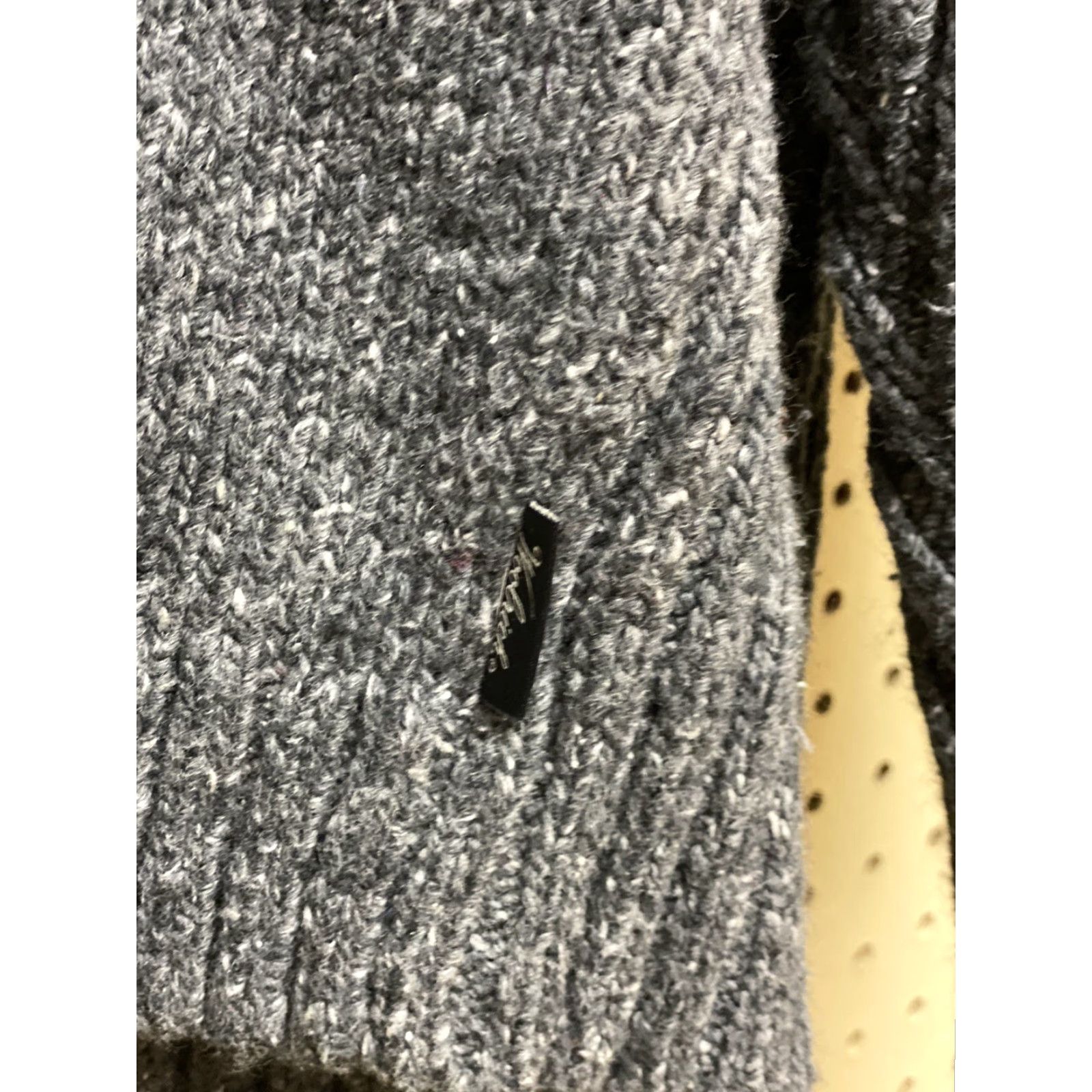 Vintage Woolrich Men’s Heather Gray V-Neck Wool Blend Sweater XL Long Sleeve Knit Pullover Regular Size In Gray Logo Accents Knit Style Tight-Knit Vintage No Size US XL / EU 56 / 4 - 4 Thumbnail