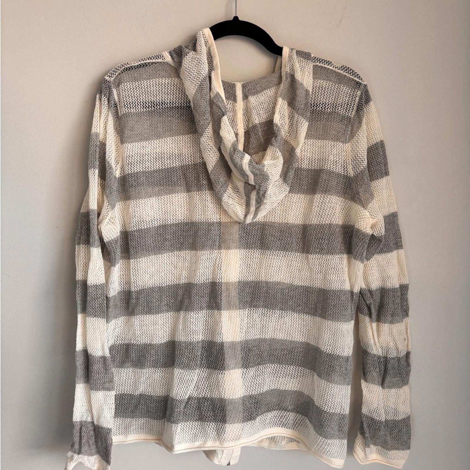 Tommy Bahama Knitted Tommy Bahama Gray and White Striped Sweater Size XL / US 12-14 / IT 48-50 - 2 Thumbnail