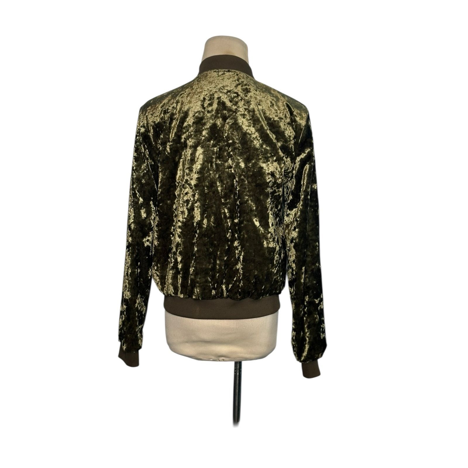 Forever 21 Forever 21 green velvet full zipper jacket size Small Size S / US 4 / IT 40 - 16 Thumbnail
