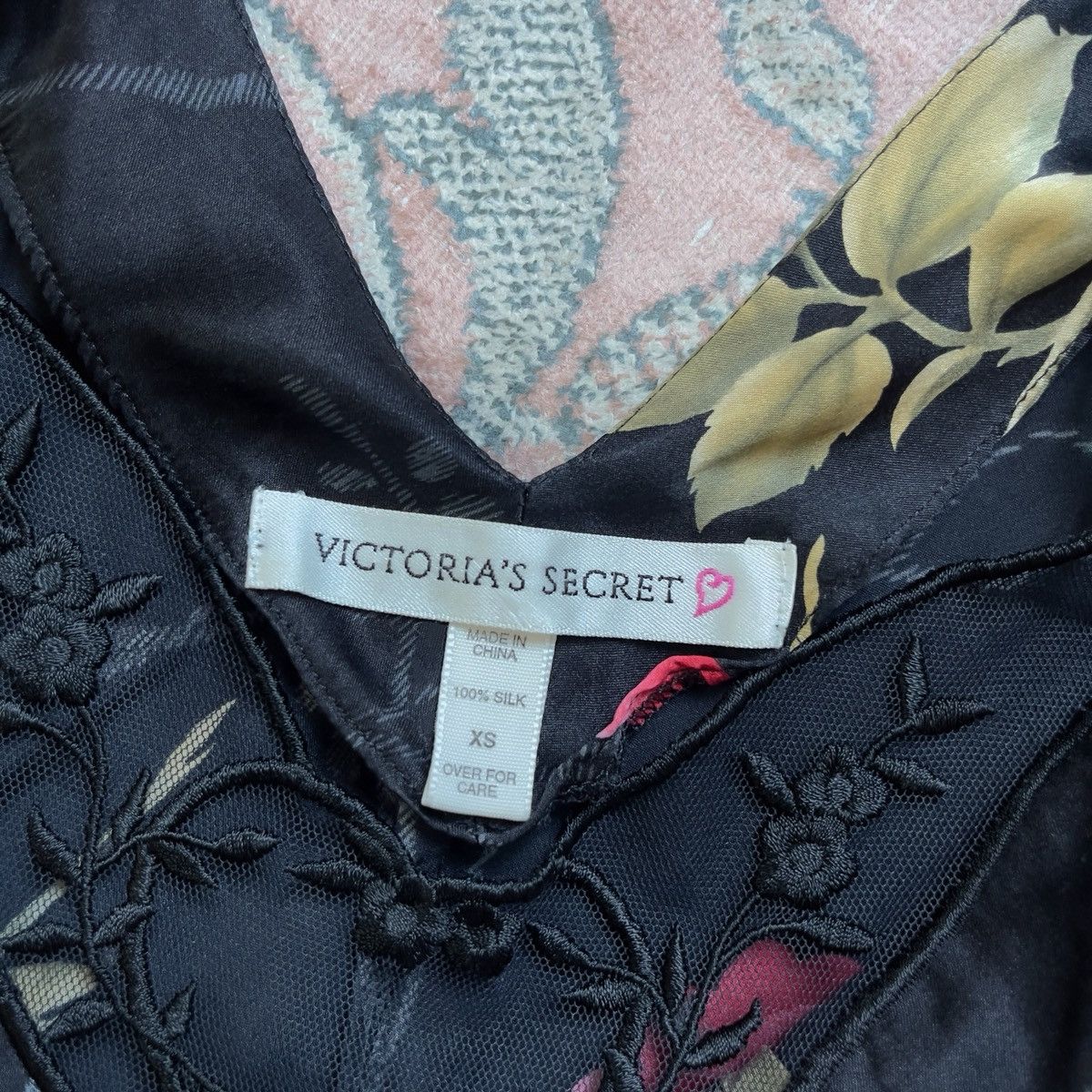 Victoria's Secret Victoria’s Secret 1990s Black Floral Silk Slip Dress (XS) Size XS / US 0-2 / IT 36-38 - 12 Thumbnail