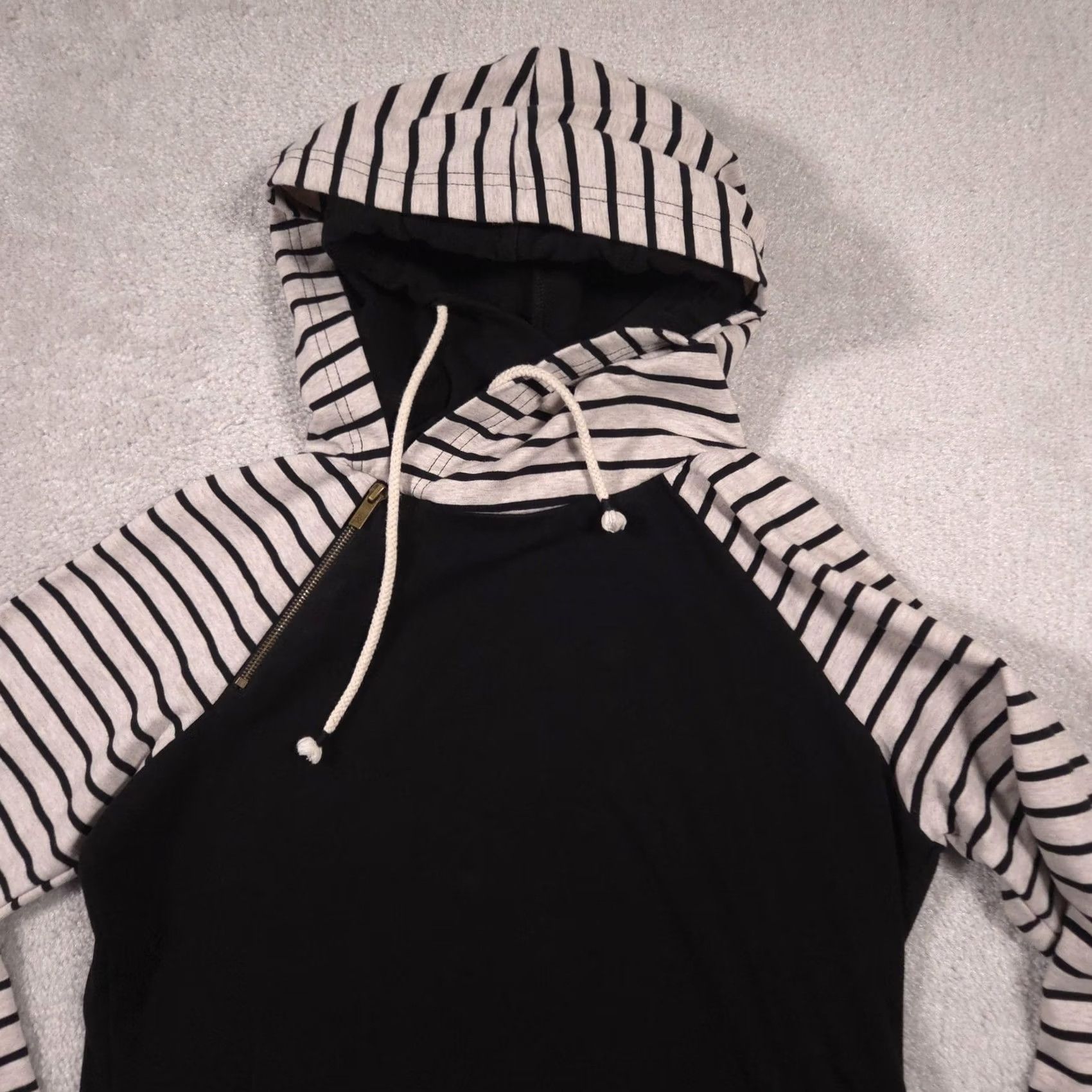Vintage Ampersand Hoodie Womens Medium Black Striped Hooded Pullover Zip Pocket Knit Size M / US 6-8 / IT 42-44 - 3 Thumbnail