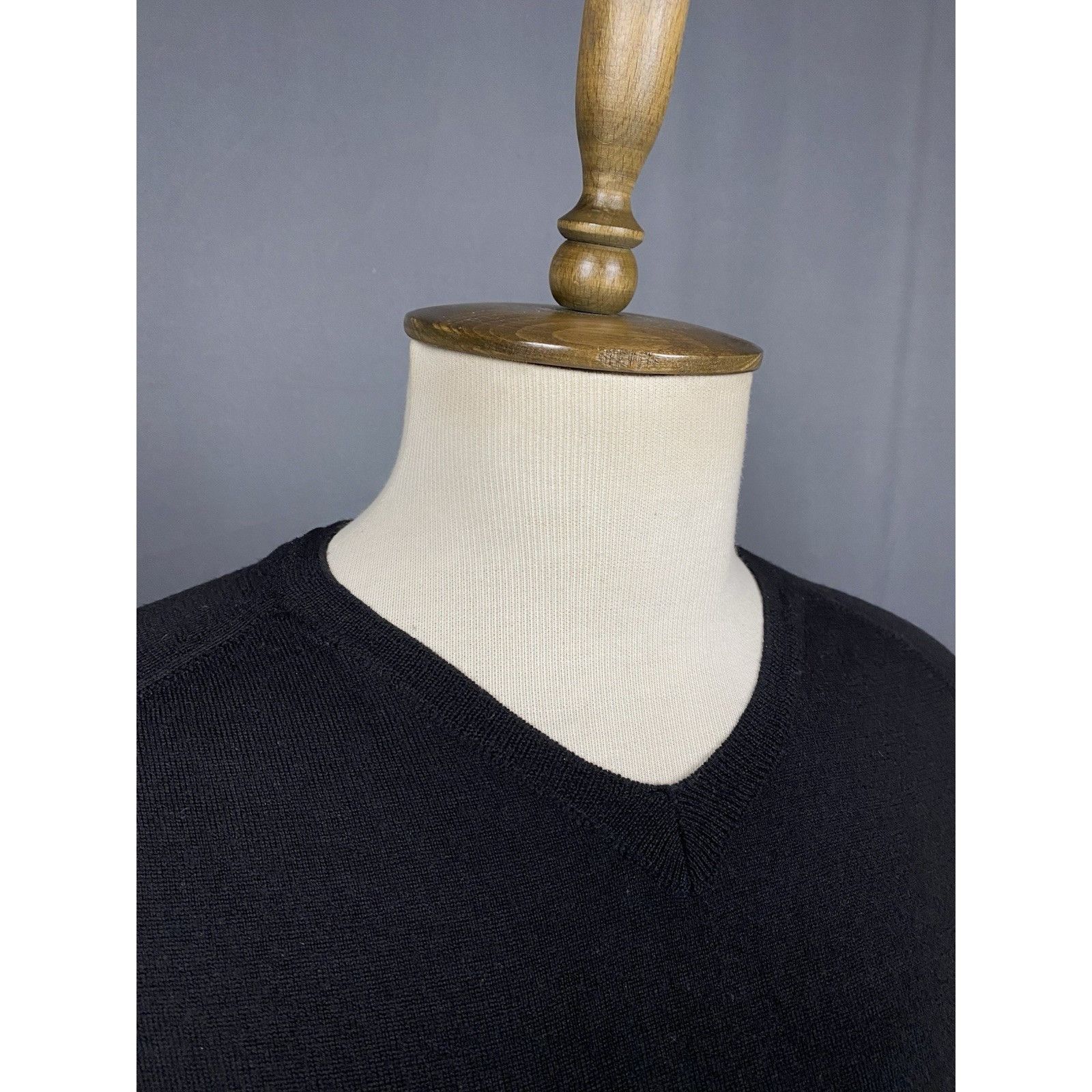 Burberry Burberry Small Logo Men's Black Wool V-Neck Sweater Size M-L Size US L / EU 52-54 / 3 - 6 Thumbnail