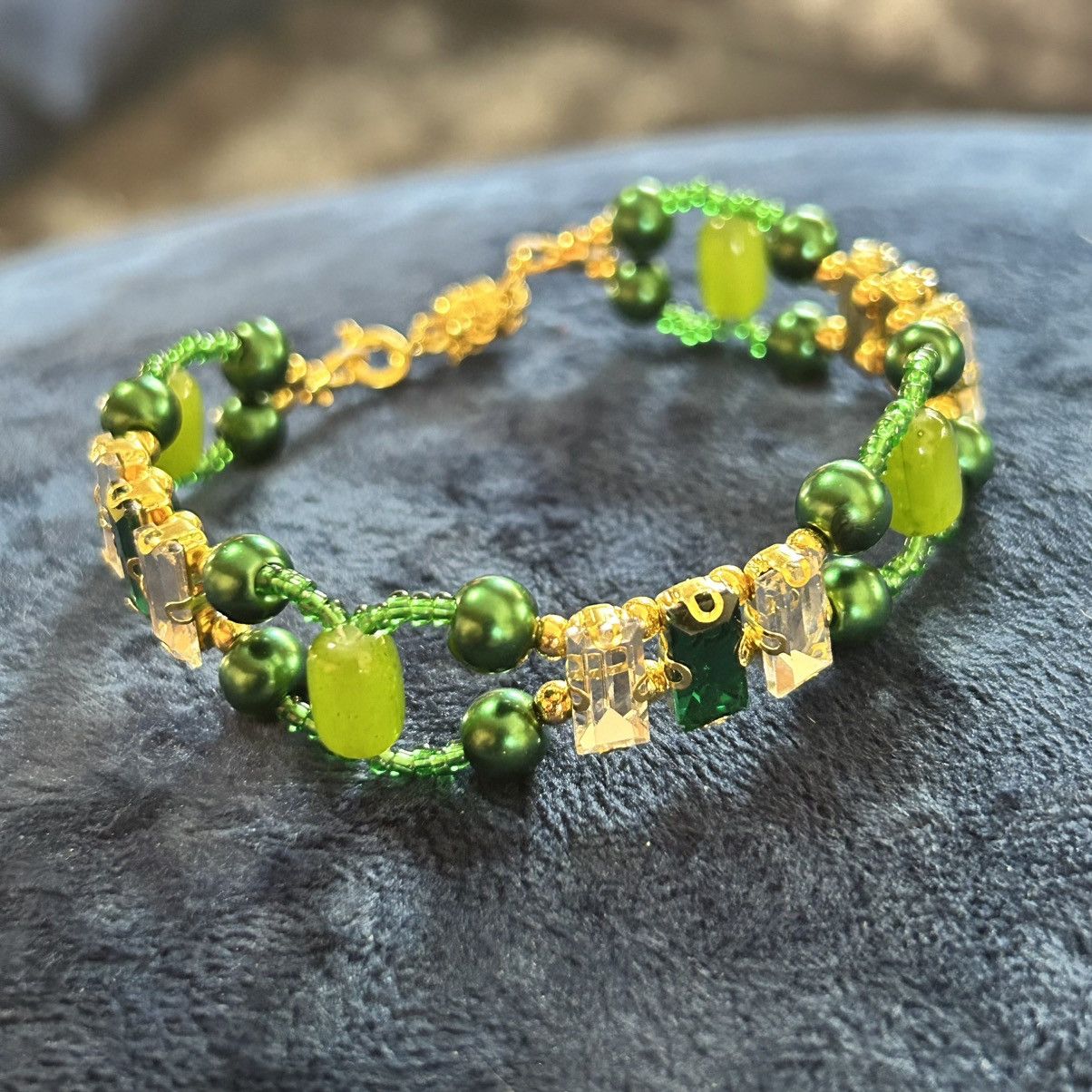 Handmade Handcrafted emerald green Czech glass pearl bracelet Size ONE SIZE - 5 Thumbnail