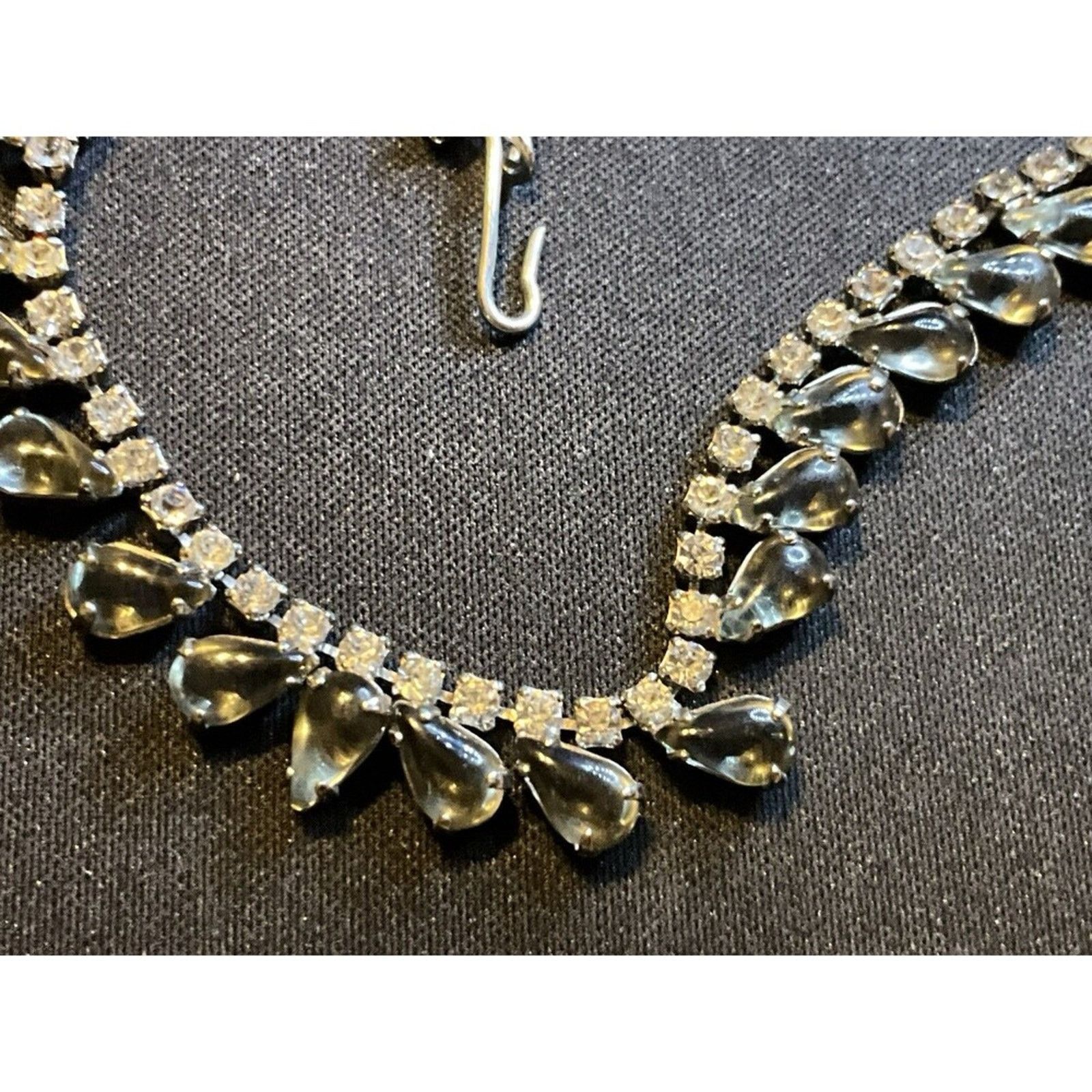 Other 14in Vintage Rhinestone Teardrop Dangle Crystal Necklace Size ONE SIZE - 3 Thumbnail