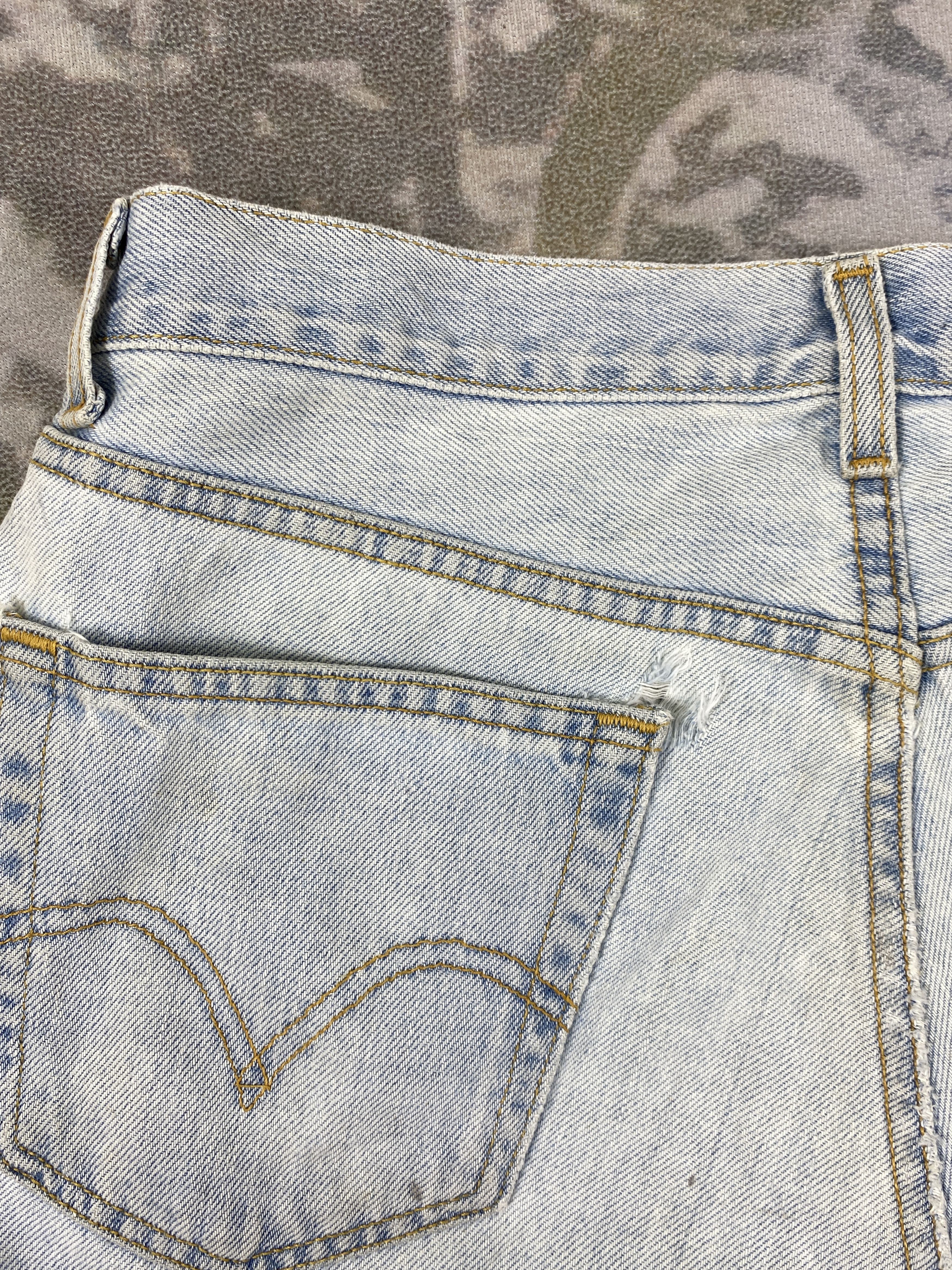 Levi's Light Wash Vintage Levi's 560 Jeans 35x32 Denim -JN1024 Size US 35 - 13 Thumbnail