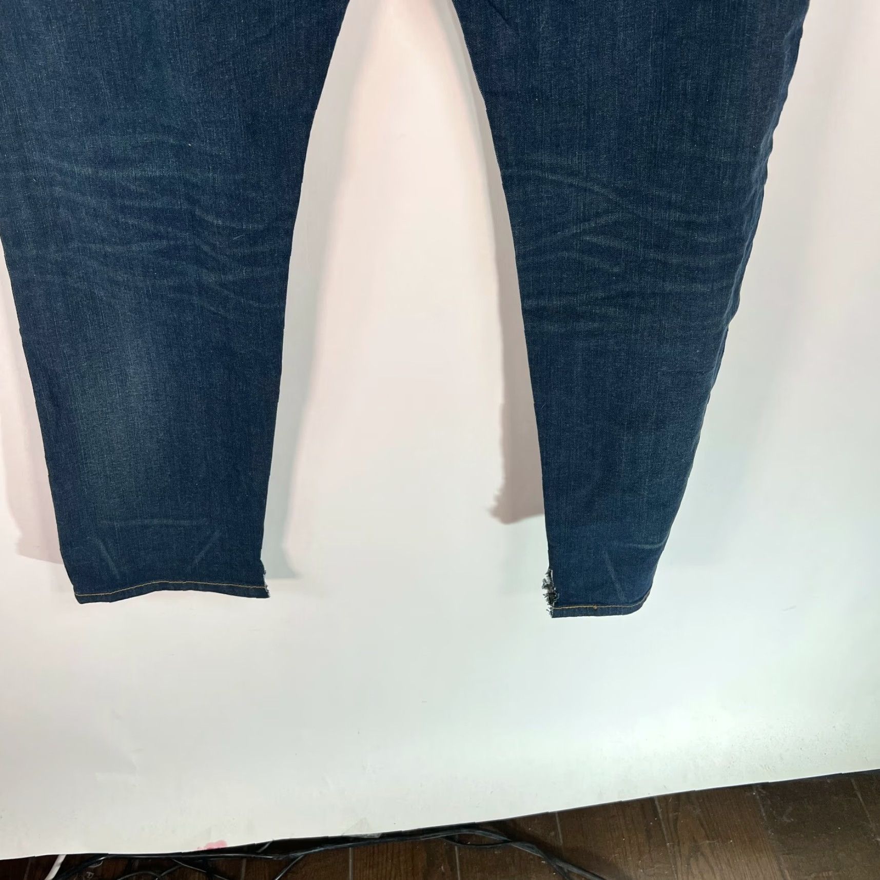 Levi's Levi's 502 Jeans Mens Flat Front Straight Denim Blue Size 38X32 Regular Inseam 32 M2 5-Pocket Classic Rise 10" Button Closure Size US 38 / EU 54 - 6 Thumbnail