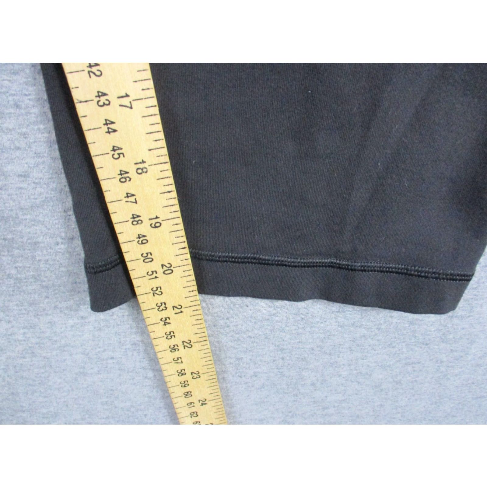 Lululemon Lululemon Capri Pants 8 Womens Slit Cropped Activewear Black Pink Waistband Logo Pants Women 8 Pink Slit Cropped Capri Logo Activewear Size 30" / US 8 / IT 44 - 4 Thumbnail