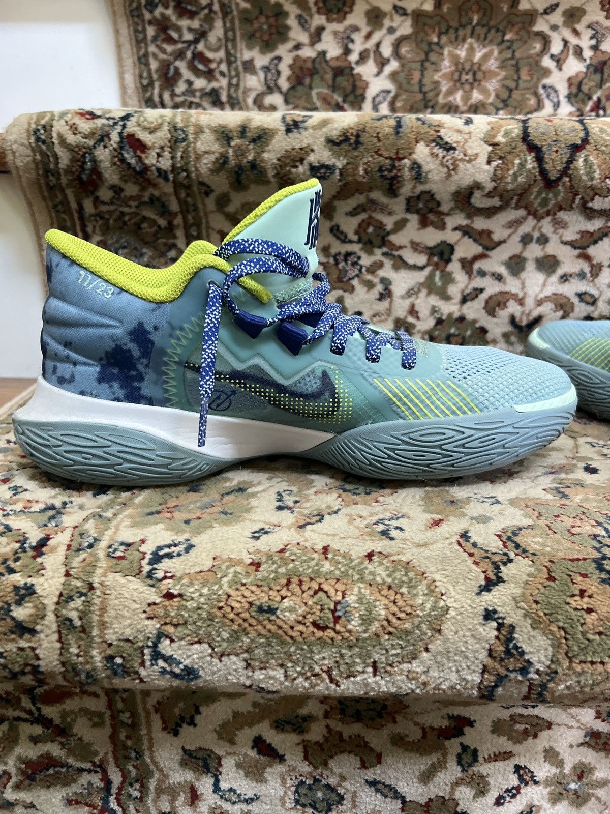 Nike Rare Kyrie 5 Size US 7.5 / EU 40-41 - 1 Thumbnail