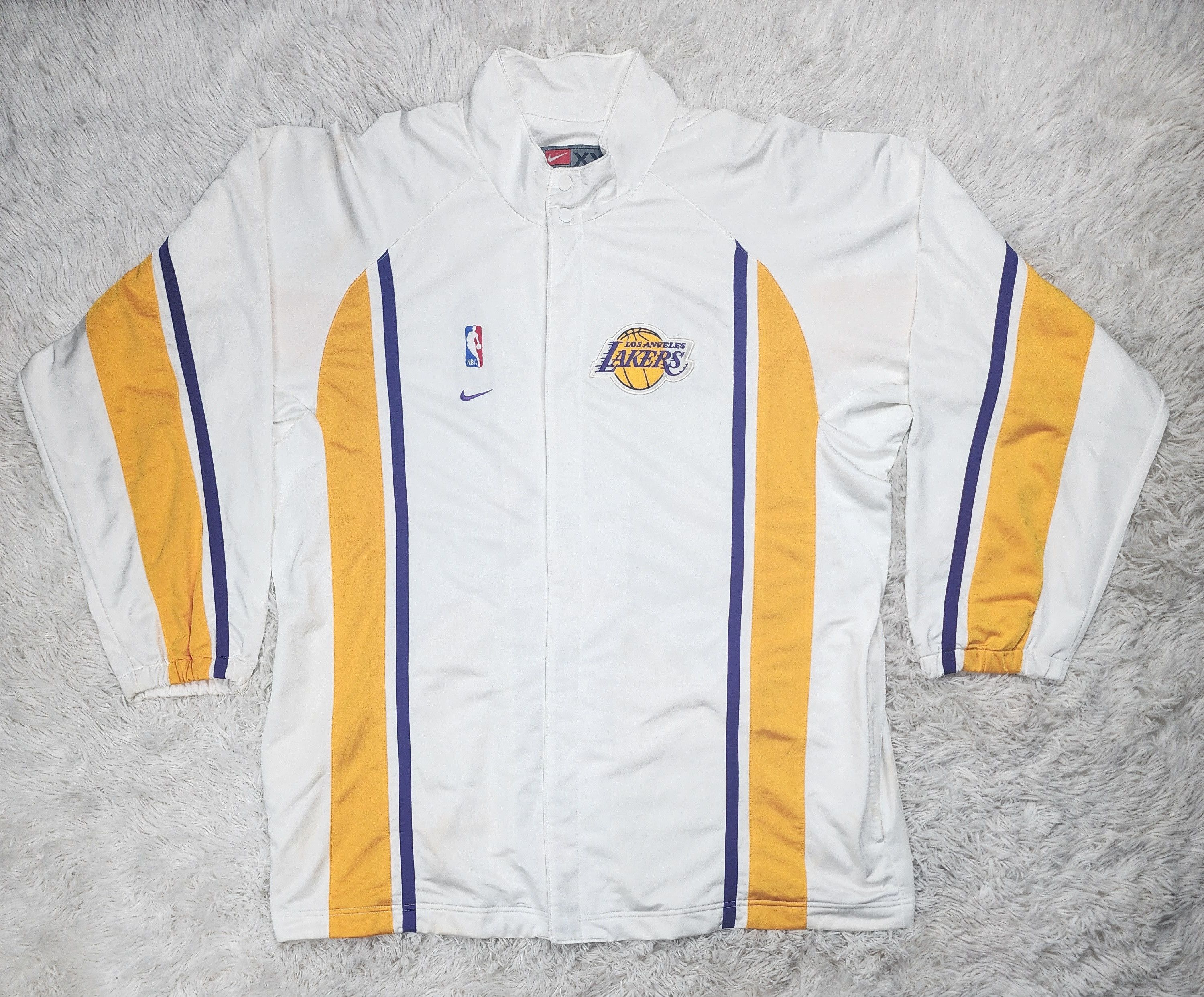 Nike Vintage 90s Nike NBA LA Lakers warm up jacket Size US XXL / EU 58 / 5 - 1 Thumbnail