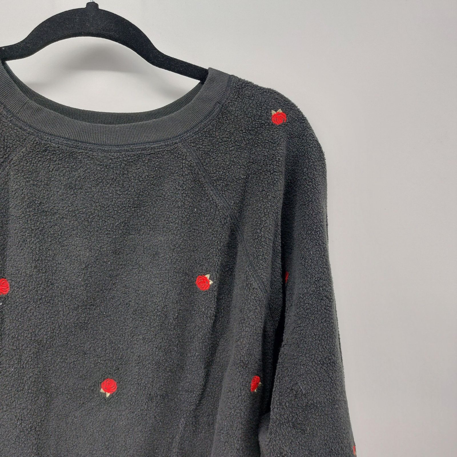 Victoria's Secret Victoria Secret Black Red Rose Sweater Size M Floral Casual Size M / US 6-8 / IT 42-44 - 11 Thumbnail