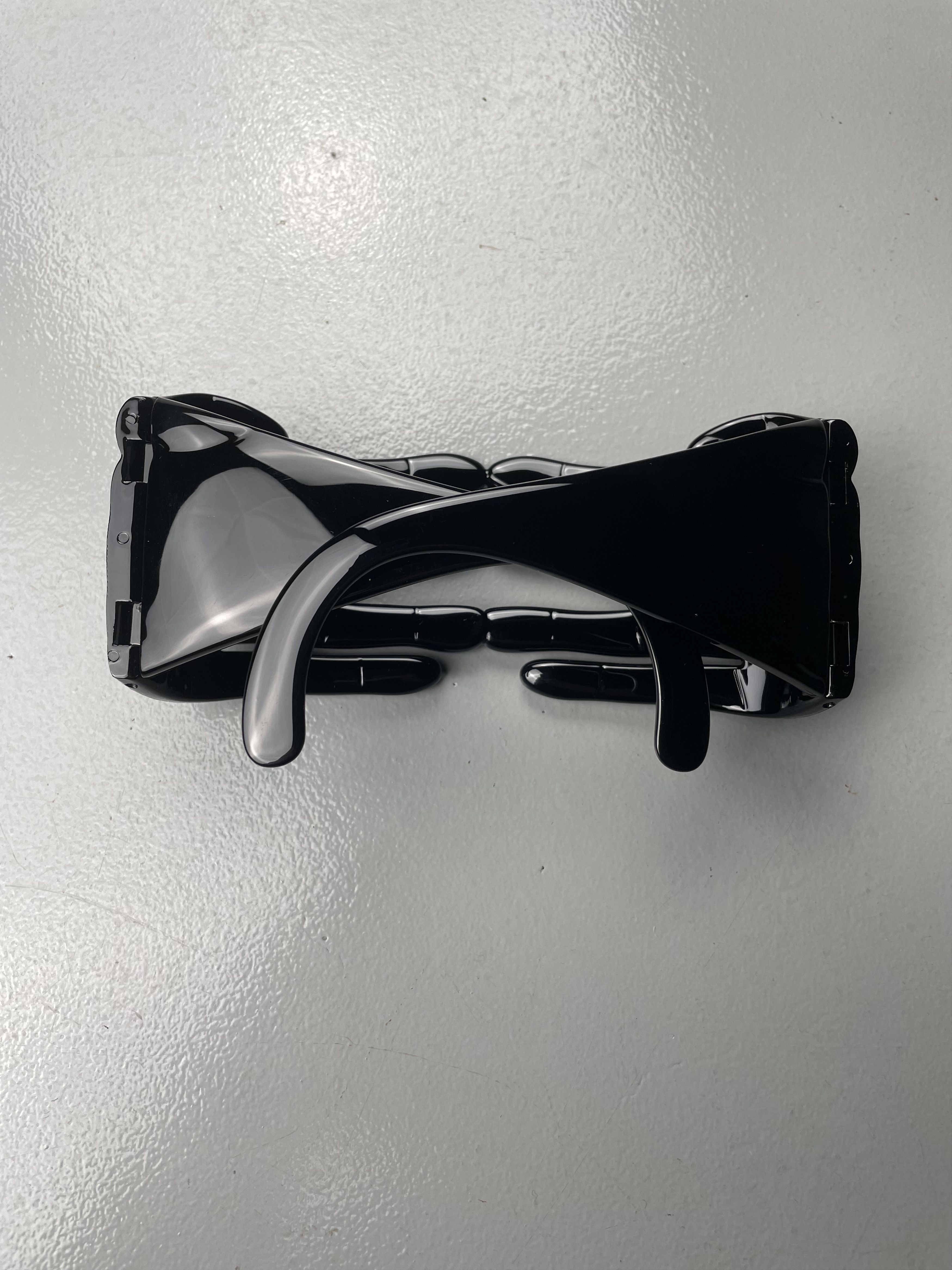 Jeremy Scott × Linda Farrow Linda Farrow X Jeremy Scott hands sunglasses (black) Size ONE SIZE - 4 Thumbnail