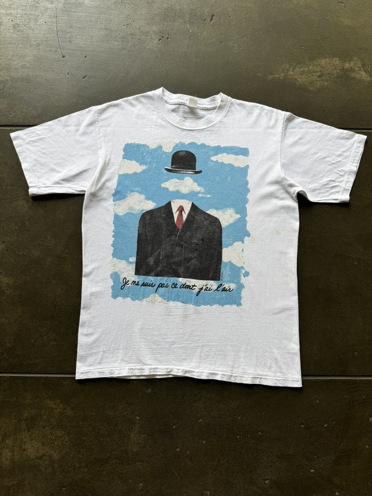 Vintage ‘90s Rene Magritte Stanley Desantis Vintage Art Tee Shirt Size US L / EU 52-54 / 3 - 1 Thumbnail