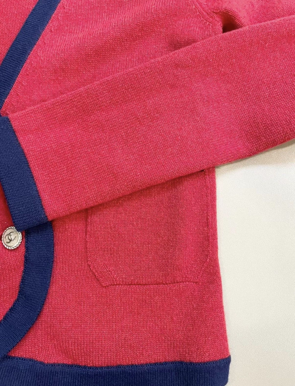 Chanel Chanel F36 Classic Cashmere Cardigan Red with Blue Trim J33 Size XS / US 0-2 / IT 36-38 - 5 Thumbnail