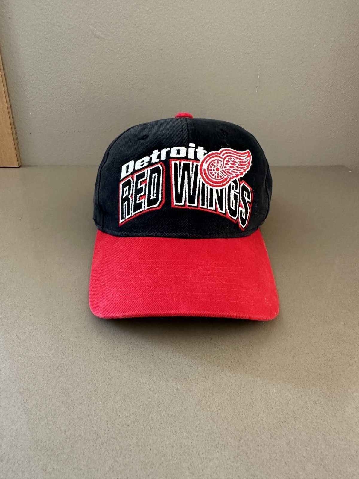 NHL × Starter × Vintage Vintage Starter Detroit Red Wings Hat Size ONE SIZE - 1 Thumbnail