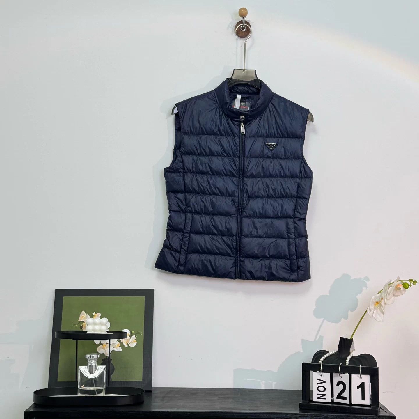 Prada 0561 Prada Navy Blue Triangle Logo Down Vest Size M / US 6-8 / IT 42-44 - 1 Thumbnail
