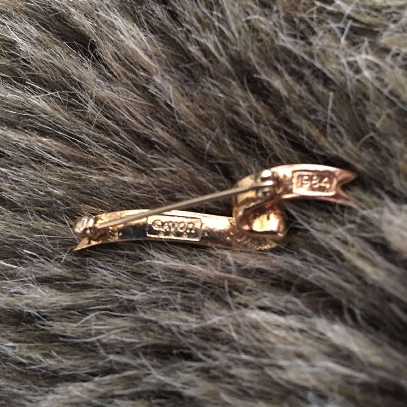 Vintage Vintage Avon 1984 gold tone pearl accent brooch Size ONE SIZE - 2 Thumbnail