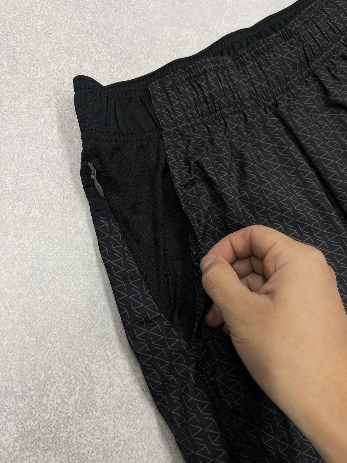 The North Face Mens The North Face Shorts Grey/Black Size S Size US 30 / EU 46 - 5 Thumbnail