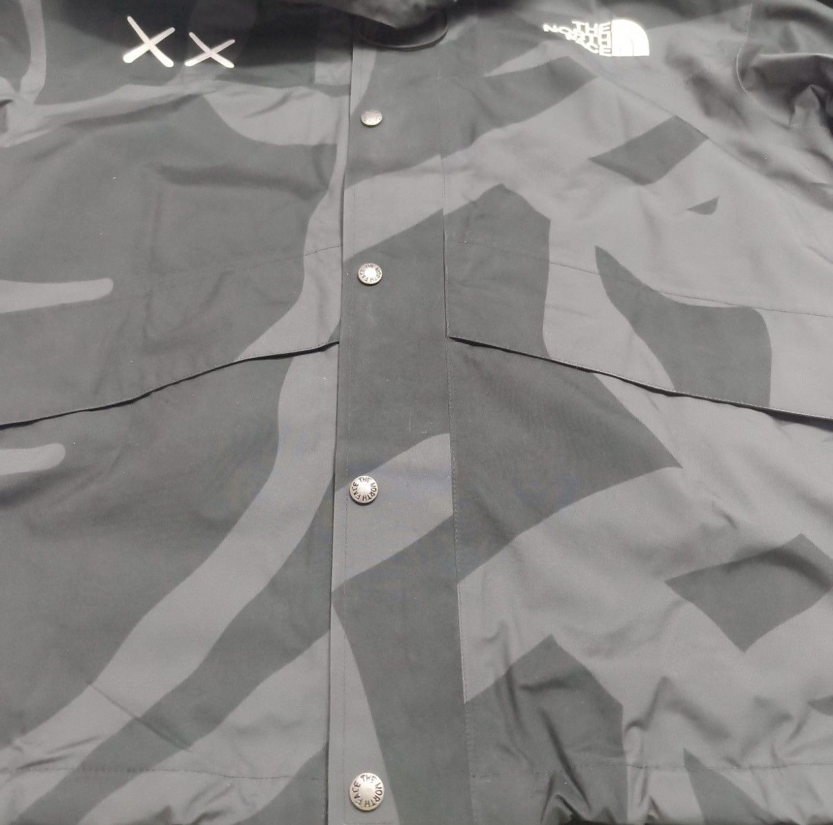 Supreme × The North Face The North Face x KAWS Retro 1986 Mountain Jacket Size US M / EU 48-50 / 2 - 14 Thumbnail