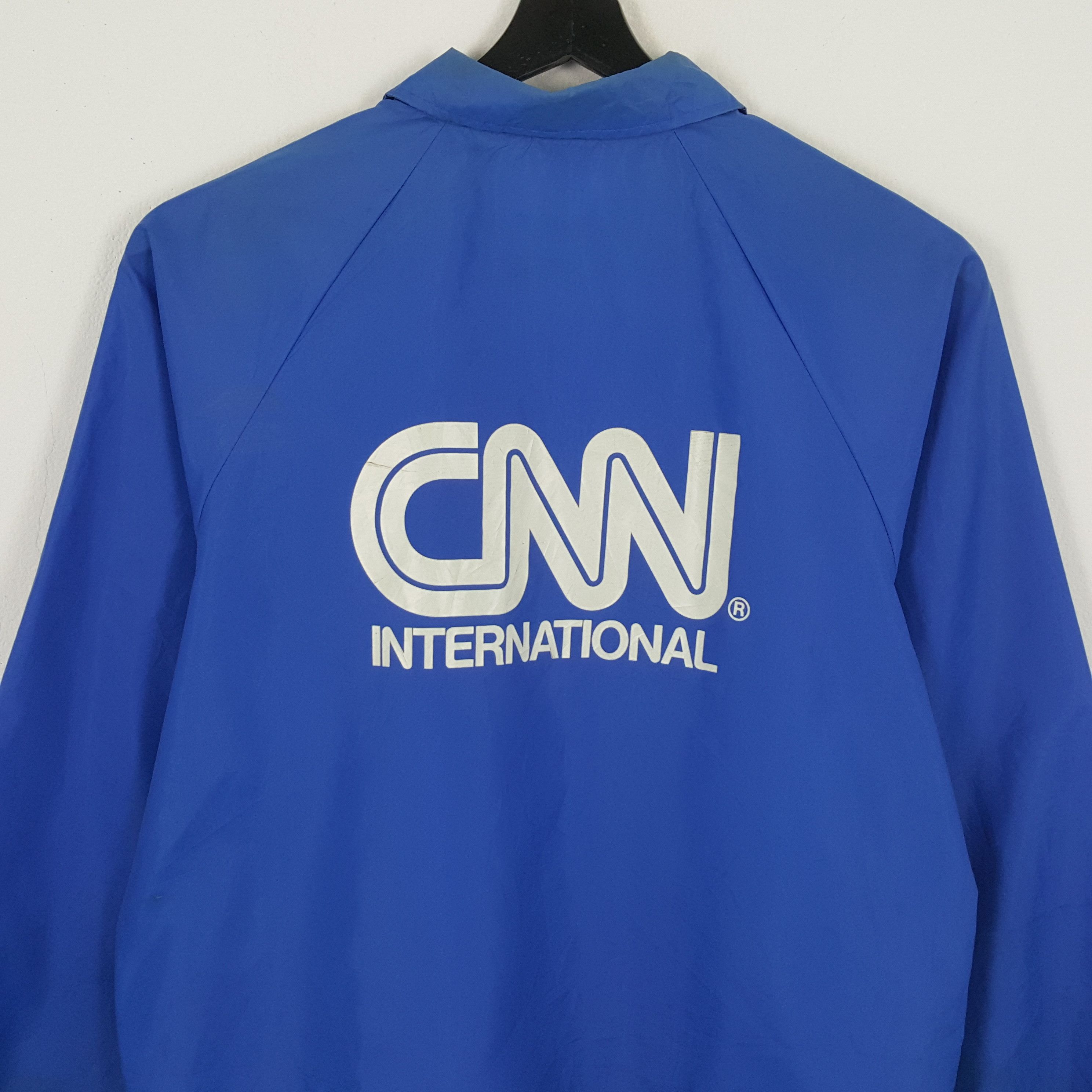 Vintage CNN INTERNATIONAL Big Logo Back Design Windbreaker Jacket Size US L / EU 52-54 / 3 - 2 Thumbnail